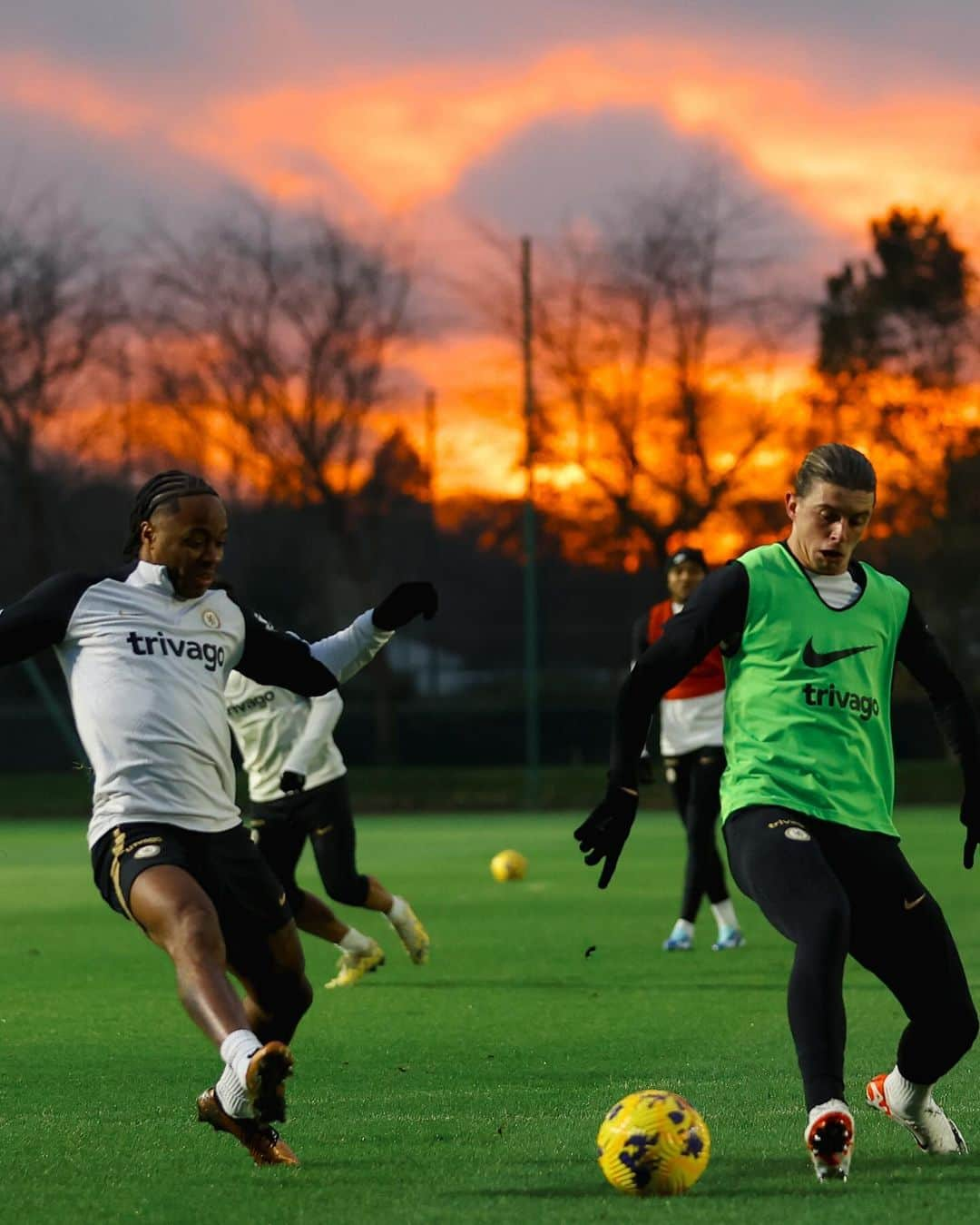 チェルシーFCさんのインスタグラム写真 - (チェルシーFCInstagram)「Thursday training settings. 🌅📍」12月15日 5時29分 - chelseafc