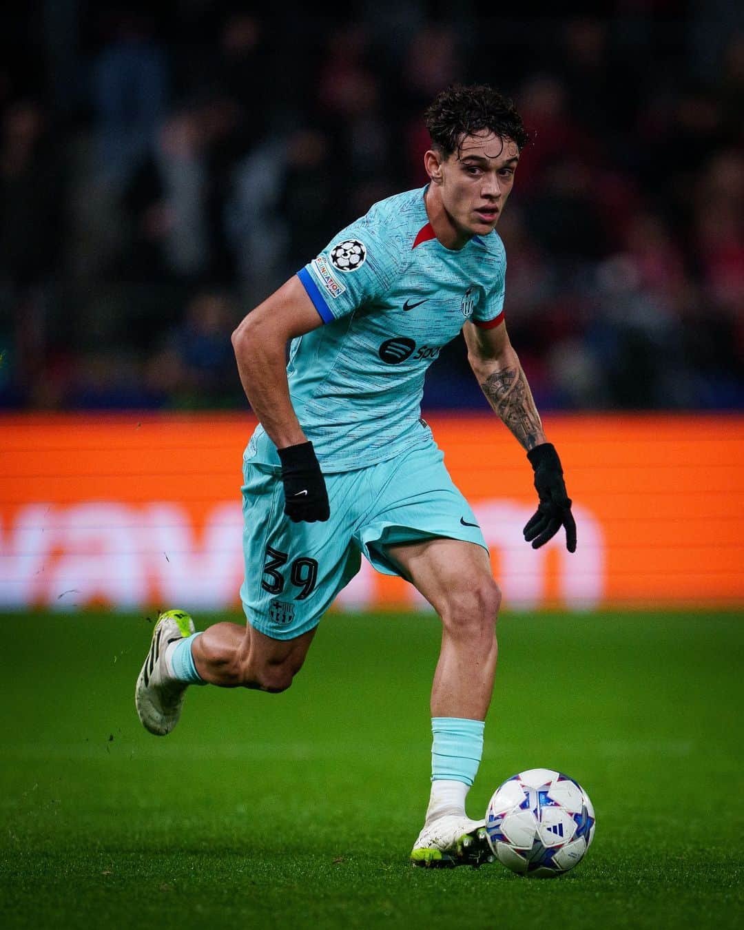 FCバルセロナのインスタグラム：「Making his Barça debut with 17 years old. Congrats, Héctor! 💙❤️  Felicitats pel teu debut!   ¡Felicidades, Héctor!  🏡 #MadeaInLaMasia」