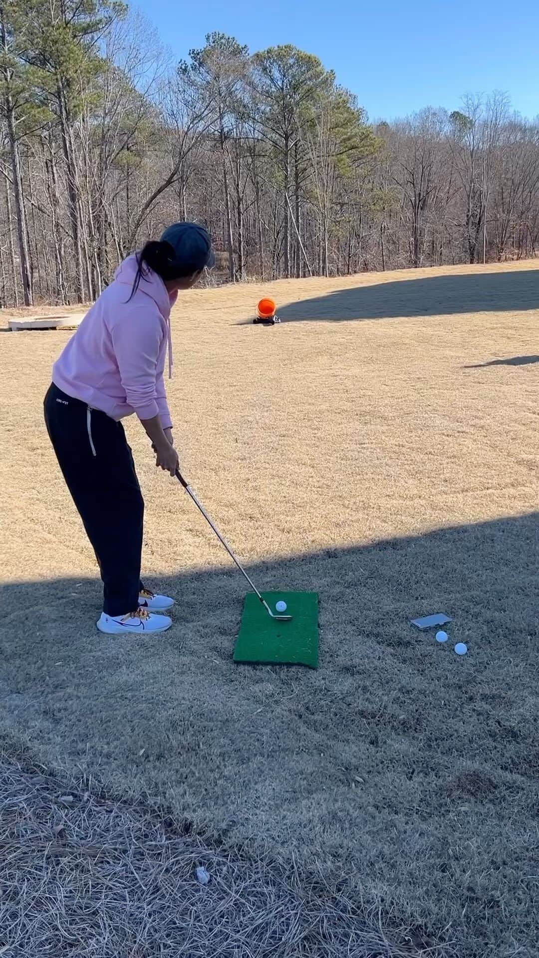 ティファニー・ヨハのインスタグラム：「BTS. Outtakes. Bloopers. Send chipping lessons. #bucketchallenge」