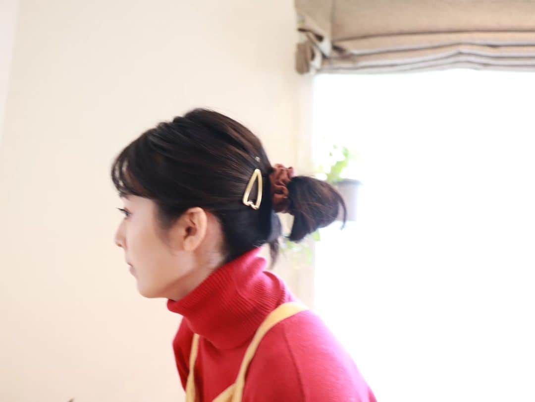 本仮屋リイナのインスタグラム：「ハートのピンにピントが来てないよ😎⁡ ⁡というダジャレにピンときた今朝のわたしです。 ⁡#最近買ったハートピン ⁡⁡⁡ ⁡#長男がかわいいよって撮ってくれた写真です📷」