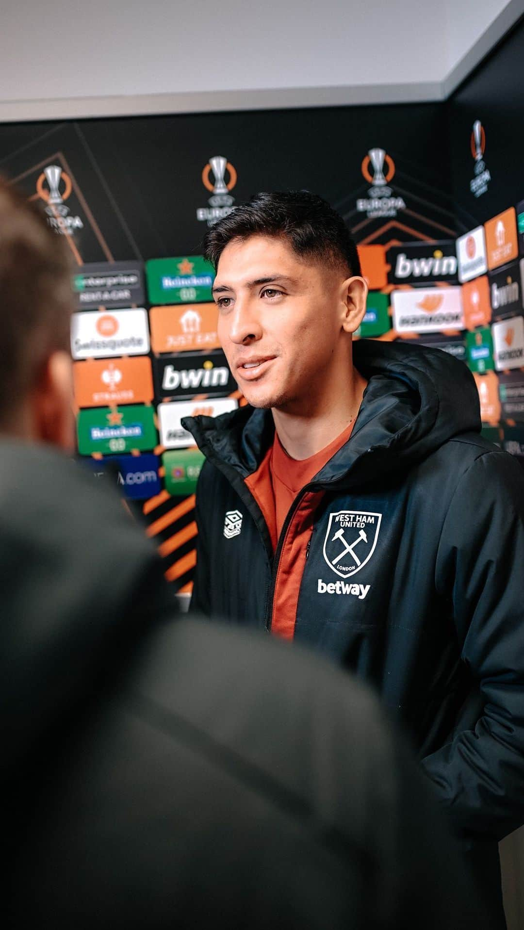 ウェストハム・ユナイテッドFCのインスタグラム：「“Happy to score my first goal with this beautiful shirt” 🥺」