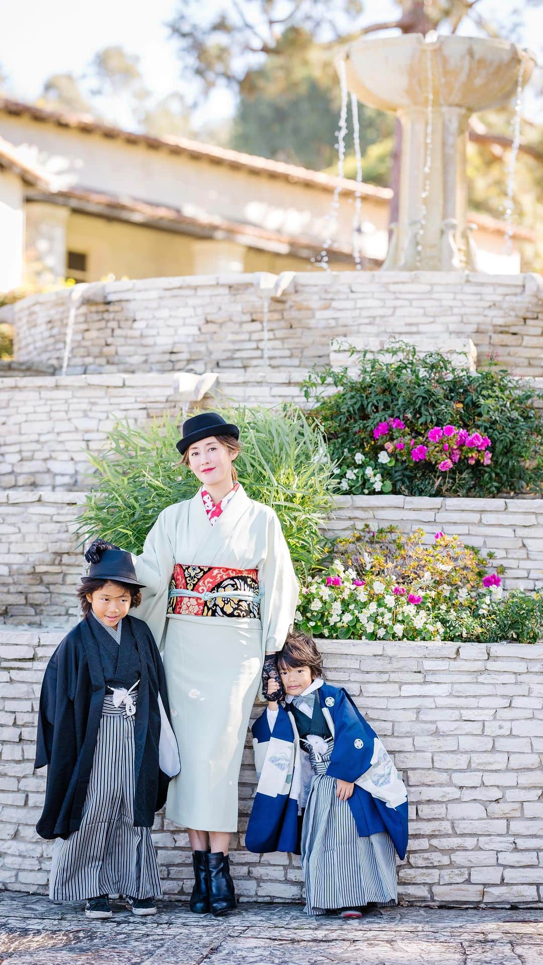 高木りなのインスタグラム：「Family photo 家族写真を撮っていただきました。七五三をやってなかったので素敵な着物も着させていただき、宝物がまた一つ増えました。パパは出張で不参加だったので次回は家族4人でまた撮っていただきたいと思います。素敵な作品をありがとうございました❤️ Photo @chiharuuchidaphotography  Kimono @izumi0810   가족사진 찍었어요. “시치고산“ 촬영도 안해줬는데 이번에 멋진 기모노도 입게 되고 보물이 또 하나 생겼네요. 아빠 출장땜에 불참해서 다음번엔 가족 넷이서 다시 찍으려고요^^」