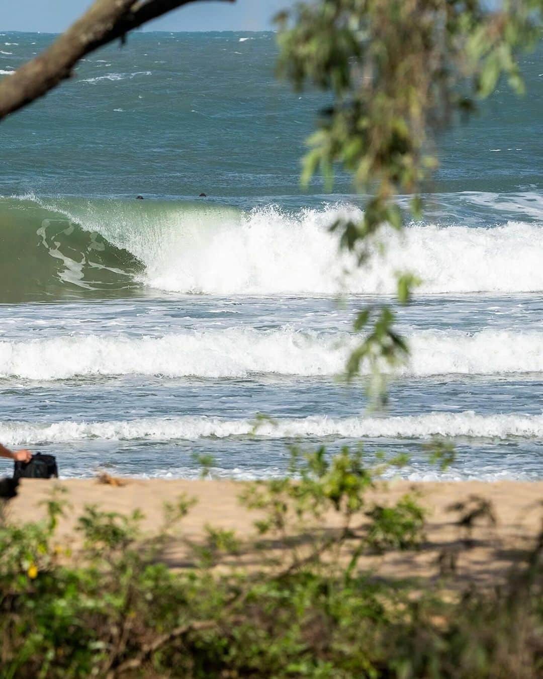 surflineさんのインスタグラム写真 - (surflineInstagram)「Can’t say we weren’t warned…  What happens when a cyclone goes the wrong way? You go hunting it, and stumble on a small paradise instead. @ncarrollsurf and @hannahandersonmedia chased TC Jasper to what is said to be eastern Australia’s most northerly surf spot.   Click the link in bio for their adventure and follow @surfline_aus for more local coverage.」12月15日 9時09分 - surfline
