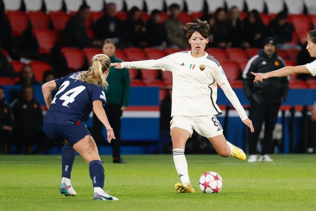 熊谷紗希のインスタグラム：「Andiamo avanti tutte insieme🤜🏻🤛🏻 Possiamo migliorare sia il presente che il futuro🔥  Ora concentrate totalmente sulla prossima partita🇮🇹👊🏻 Daje Roma💛❤️  まだまだここから。 やるべきことに集中して残り2つしっかりみんなで勝ちます🔥👊🏻  #感謝」