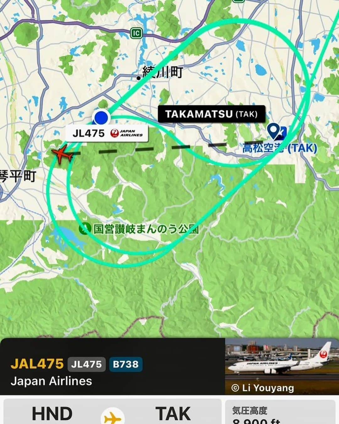 松田次生のインスタグラム：「高松空港✈️着陸🛬出来ないかも‼️ あと20分旋回して駄目なら羽田空港に戻るらしい‼️ 確かに上空から見ても霧というより雲が‼️ しょうがないですね💦」