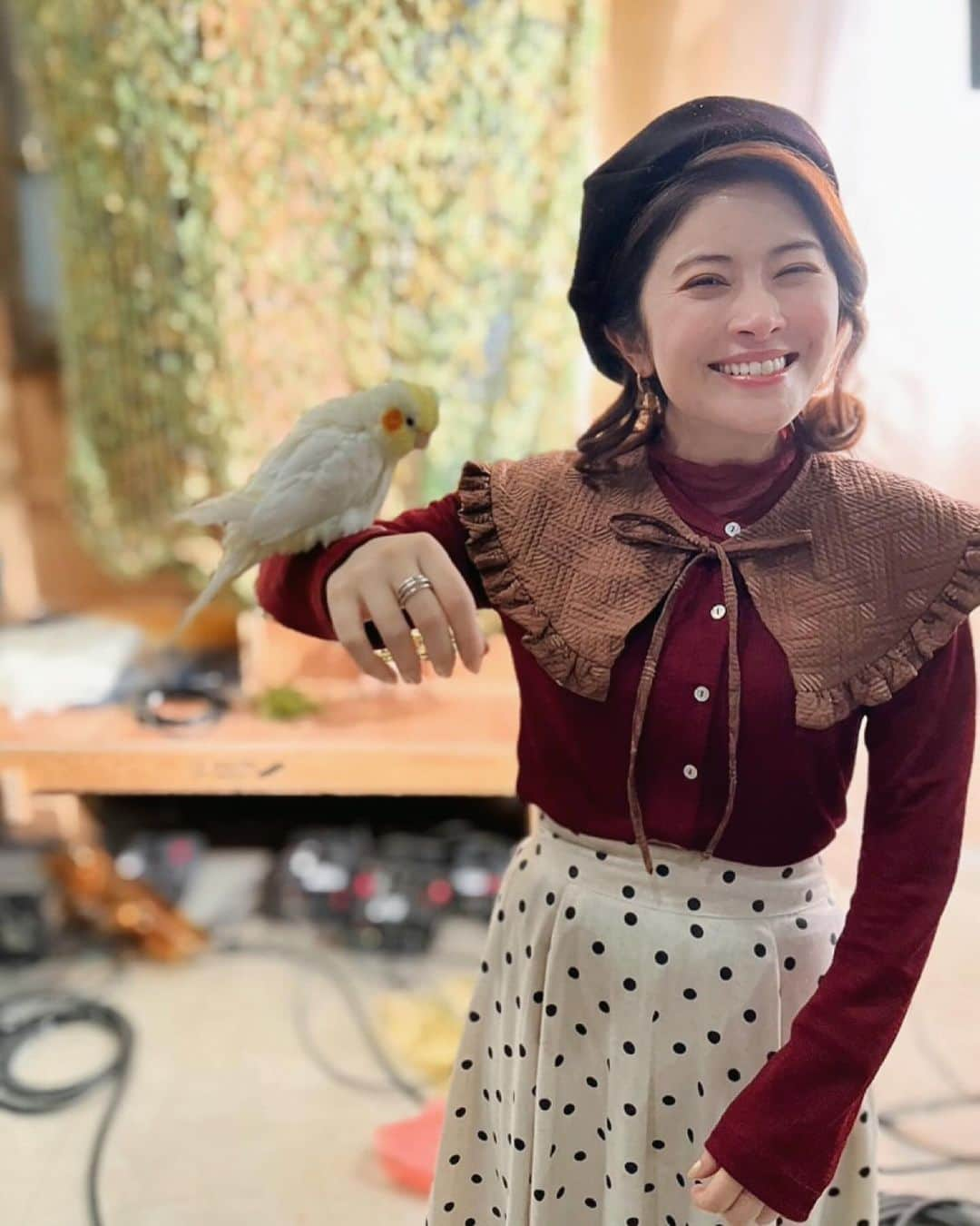 宮澤エマさんのインスタグラム写真 - (宮澤エマInstagram)「🦜💕👒  明らかに世話してない距離感💚  #セバスチャン #志生里 #ゆりあ先生の赤い糸」12月15日 9時44分 - emmamiyazawa