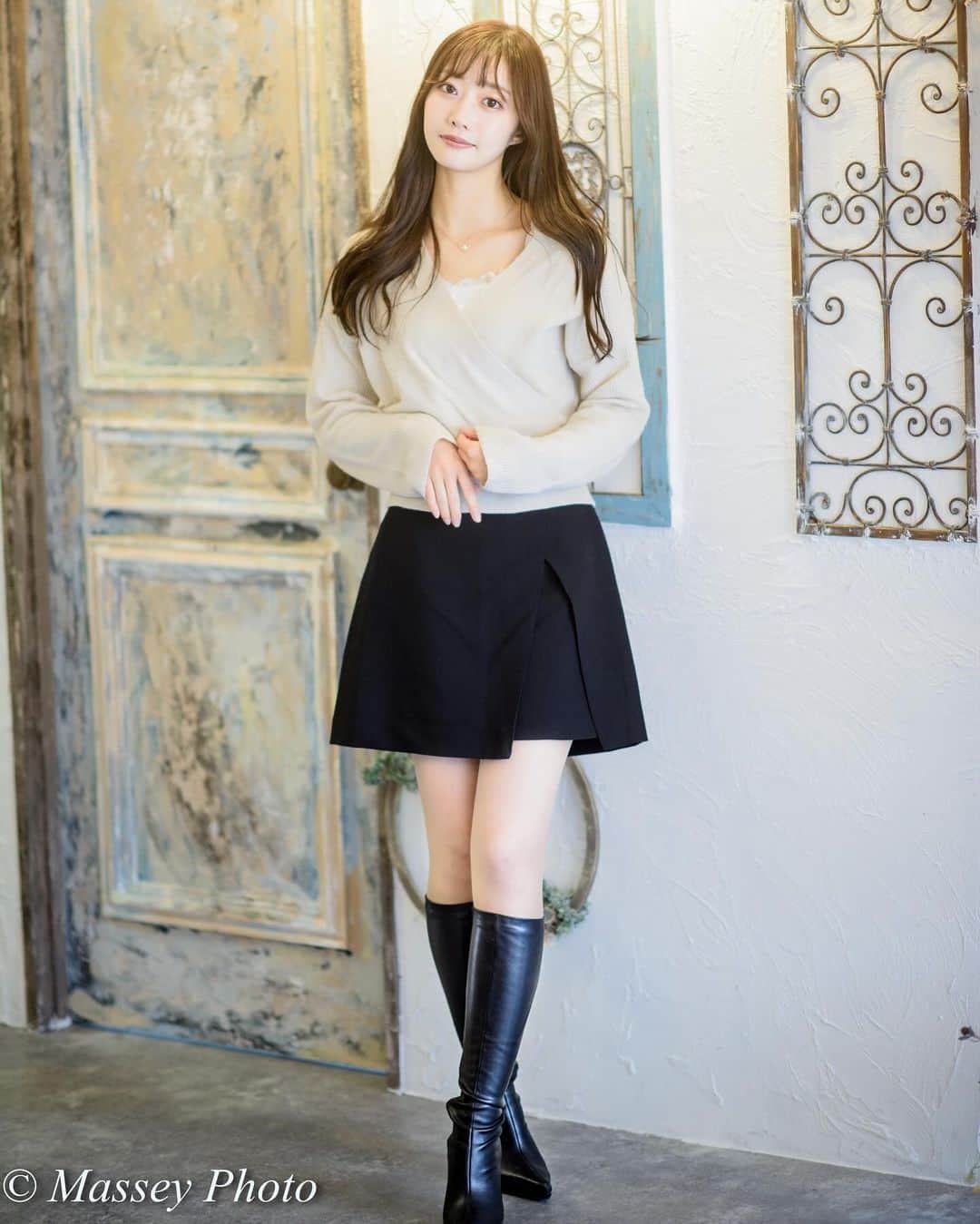 のインスタグラム：「. . . . 「ロビンスタジオ」で撮った写真です。 モデルは、ひとみちゃんです。 It is a picture taken in the studio “Robin Studio”. Her name is Hitomi. . . #ポートレート #ポートレート女子 #ポートレートモデル #ポートレート撮影 #ポートレート部 #ポートレートモデル撮影 #ポートレイト #ポトレ #被写体 #被写体モデル #被写体女子 #東京カメラ部 #写真好きな人と繋がりたい #撮影会モデル #美女図鑑 #portrait #excellent_portraits #girlsphoto #lovers_nippon_portrait #portrait_perfection #portraitphotography #japanesegirl #japanesemodel #tokyogirl #good_portraits_world #모델촬영 #인물사진」