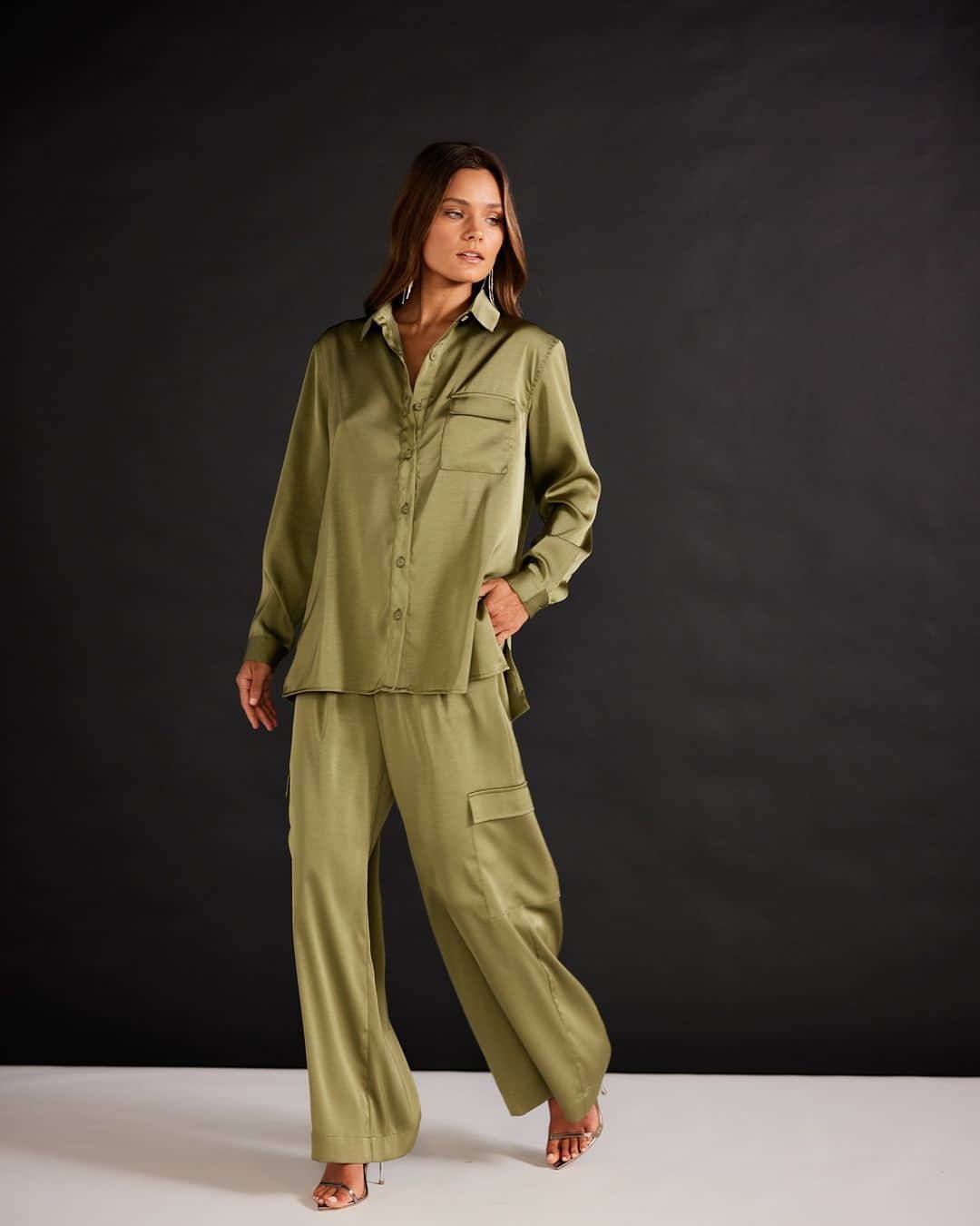 ミンクピンクのインスタグラム：「Silky Separates • Discover the Anissa Shirt + Anissa Pant.   Available @davidjonesstore and select stockists   #MINKPINK」