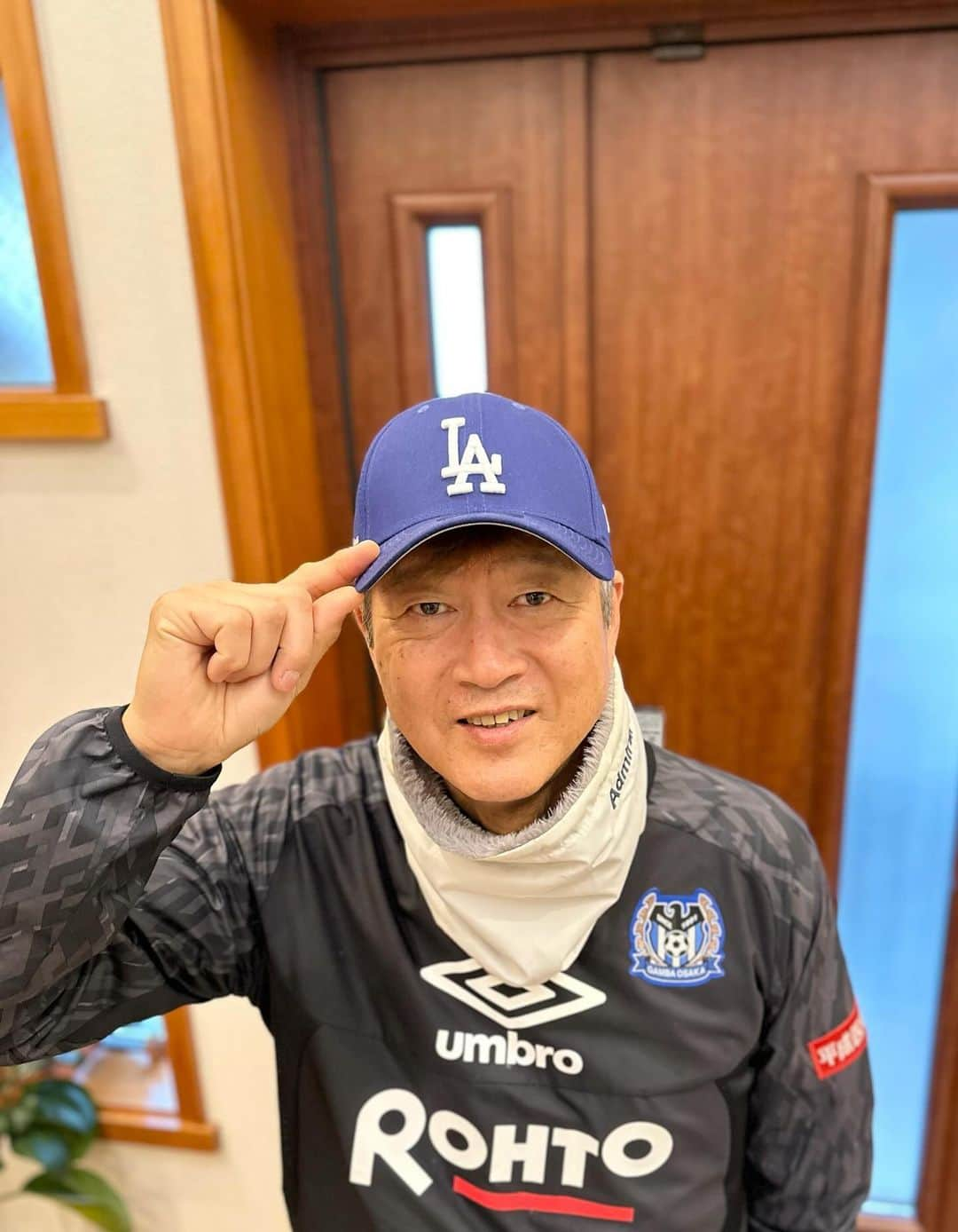 金石昭人さんのインスタグラム写真 - (金石昭人Instagram)「カネやん野球⚾️  ワシもドジャース⚾️🧢⚾️🧢  大谷翔平というのは 本当に凄い選手やなぁ😄  負けてないのは身長だけや😂 よく考えたら日本ハムファイターズの後輩でした😁  どや  #カネやん野球 #ドジャース #キャップ 被ってみた #どや」12月15日 10時23分 - kaneishiakihito