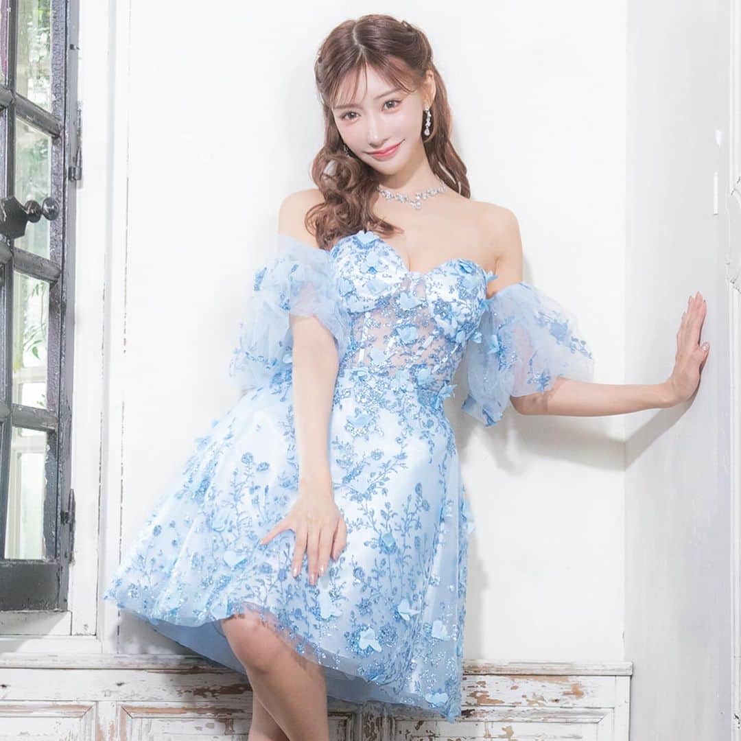ドレスショップTIKA公式さんのインスタグラム写真 - (ドレスショップTIKA公式Instagram)「✼••┈┈••✼••┈┈••✼••┈┈••✼••┈┈••✼ 𝓦𝓮𝓮𝓴𝓵𝔂 𝓝𝓮𝔀 𝓐𝓻𝓻𝓲𝓿𝓪𝓵 ✼••┈┈••✼••┈┈••✼••┈┈••✼••┈┈••✼  今週も冬っぽアンニュイな新作がたくさん登場♡ 白い吐息が似合うドレスで可愛いあなたに🧸💞   #キャバドレスはtika  #キャバドレス通販  #キャバ #キャバ嬢  #キャバドレス #キャバクラ  #ラウンジ #ラウンジ嬢  #ラウンジドレス  #ガールズバー #コンカフェ #ロングドレス  #美人 #美女」12月15日 10時34分 - dress_tika