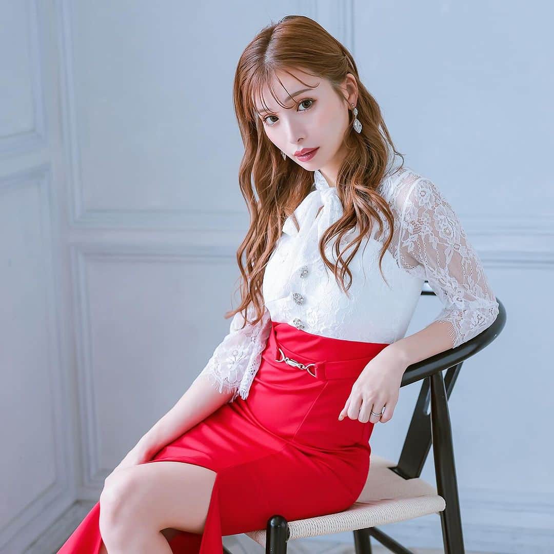 ドレスショップTIKA公式さんのインスタグラム写真 - (ドレスショップTIKA公式Instagram)「✼••┈┈••✼••┈┈••✼••┈┈••✼••┈┈••✼ 𝓦𝓮𝓮𝓴𝓵𝔂 𝓝𝓮𝔀 𝓐𝓻𝓻𝓲𝓿𝓪𝓵 ✼••┈┈••✼••┈┈••✼••┈┈••✼••┈┈••✼  今週も冬っぽアンニュイな新作がたくさん登場♡ 白い吐息が似合うドレスで可愛いあなたに🧸💞   #キャバドレスはtika  #キャバドレス通販  #キャバ #キャバ嬢  #キャバドレス #キャバクラ  #ラウンジ #ラウンジ嬢  #ラウンジドレス  #ガールズバー #コンカフェ #ロングドレス  #美人 #美女」12月15日 10時34分 - dress_tika