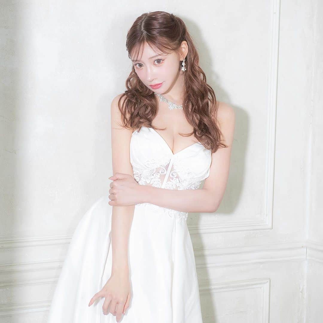 ドレスショップTIKA公式さんのインスタグラム写真 - (ドレスショップTIKA公式Instagram)「✼••┈┈••✼••┈┈••✼••┈┈••✼••┈┈••✼ 𝓦𝓮𝓮𝓴𝓵𝔂 𝓝𝓮𝔀 𝓐𝓻𝓻𝓲𝓿𝓪𝓵 ✼••┈┈••✼••┈┈••✼••┈┈••✼••┈┈••✼  今週も冬っぽアンニュイな新作がたくさん登場♡ 白い吐息が似合うドレスで可愛いあなたに🧸💞   #キャバドレスはtika  #キャバドレス通販  #キャバ #キャバ嬢  #キャバドレス #キャバクラ  #ラウンジ #ラウンジ嬢  #ラウンジドレス  #ガールズバー #コンカフェ #ロングドレス  #美人 #美女」12月15日 10時34分 - dress_tika
