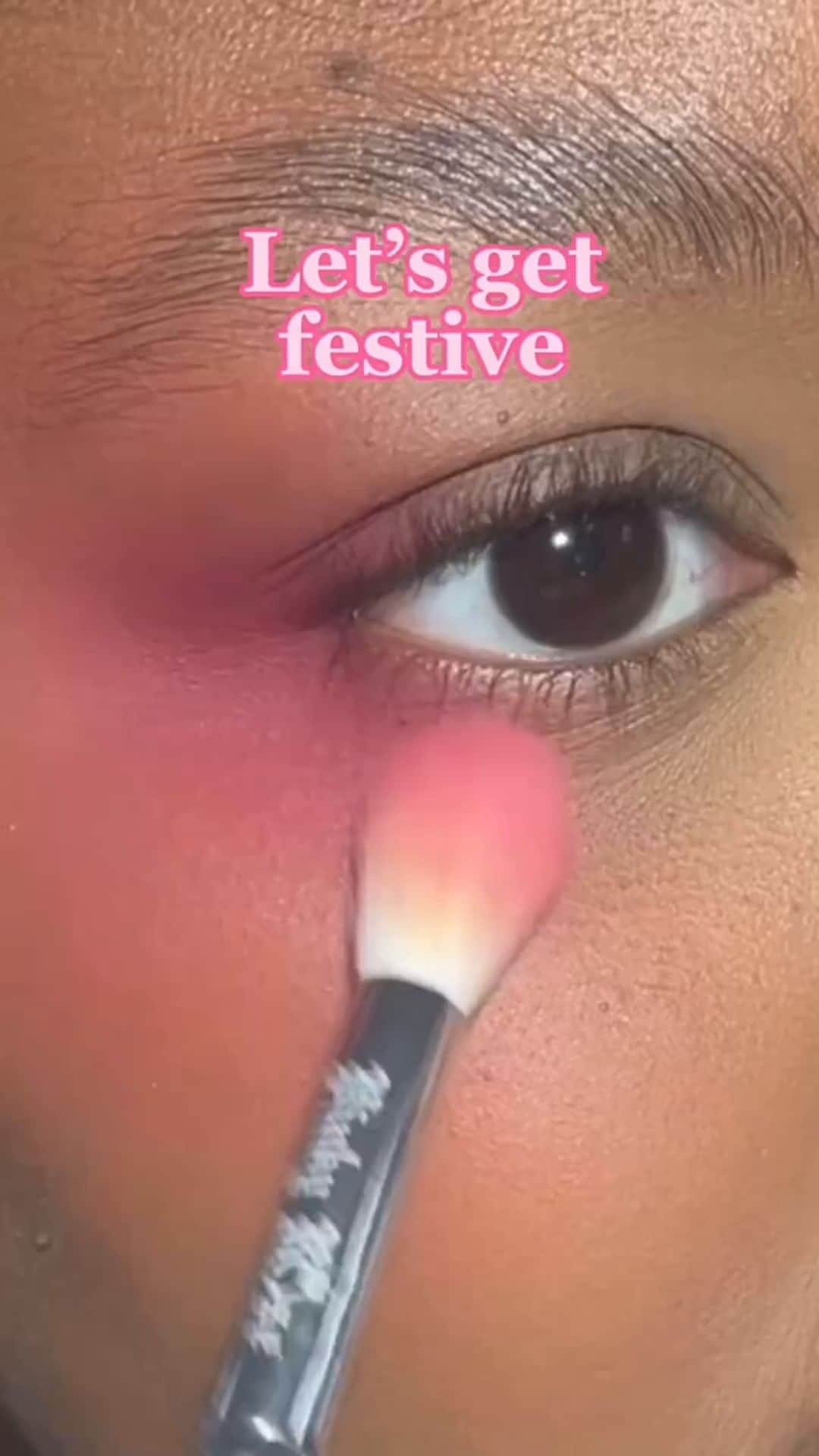 NYX Cosmeticsのインスタグラム：「pinkmas girlies this ones for u 🫵🩷❤️ @herstoryseven7 #nyxcosmetics #nyxprofessionalmakeup #holidaycollection #falalalaland #veganformula #crueltyfree」