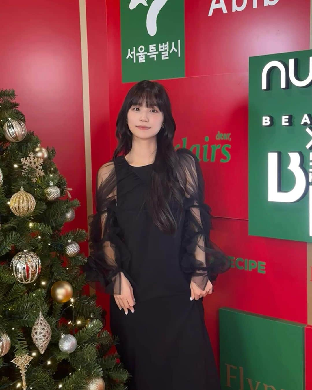 Janeぜうんのインスタグラム：「韓国で今話題のビューティーブランド🔟つが東京に大集結!#pr “nugu Beauty X BtheB SEOUL🇰🇷“  🗓️今日から今週の日曜日(12/17) まで 📍OMOTESANDO MUSEUM  超有名ブランドからまだ日本に未上陸の新進気鋭のブランドが集まったすごいPOP UP‼︎🧚  商品を実際に使えてみたり、ショッピングしたり、ブランドのCEOとお話できたり(⁈)、無料で豪華プレゼントが貰えたり、超盛れるnuguフォトブースで写真撮れたり、、 とすごい充実してるのでフラーっと遊びに行ってみてください💭🗼  🏷️@nugu__official @nugu_beauty @btheb_official  @romand_jp  @abib.japan  @dalba_japan  @lalarecipe.jp  @klairs.jp  @keybo_jp  @flynn.japan  @skin1004_japan  @lamuse.japan  @blancdiva_japan  #nugu #kbeauty #skincare #tokyo #韓国メイク#韓国スキンケア#ヌグ」