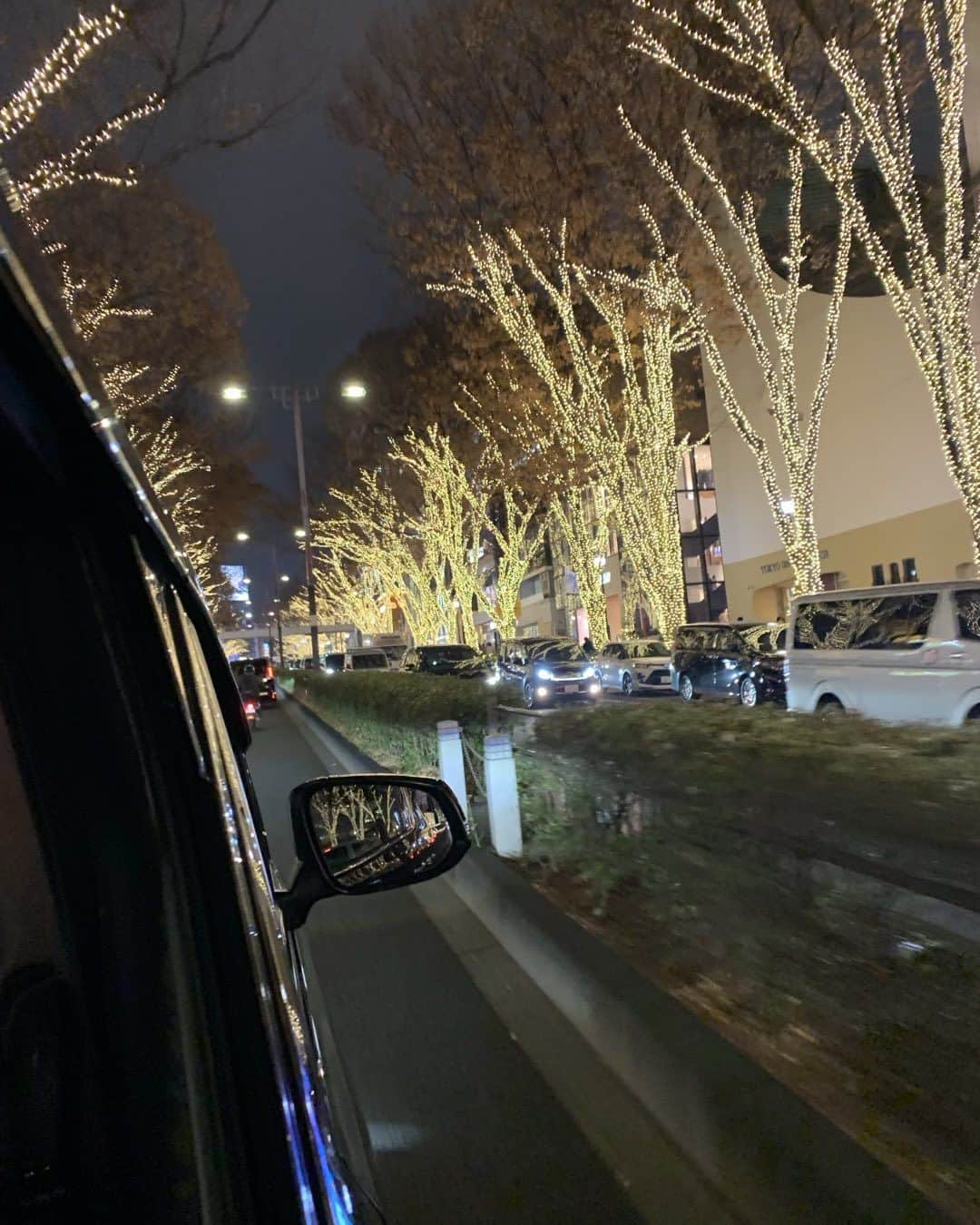 天童よしみさんのインスタグラム写真 - (天童よしみInstagram)「東京　イルミネーション 綺麗ですね　  #車で走ったら#綺麗なイルミネーション」12月15日 21時58分 - tendo_yoshimi_official