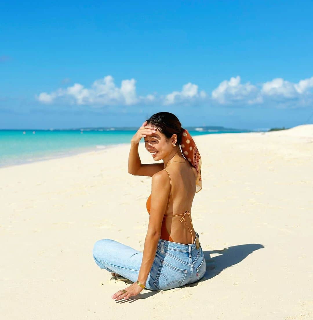 MIHOのインスタグラム：「久々の海day🌼  みゆきさんから譲り受けたbikini うしろが可愛くて今年もヘビロテでした🍊🤎」
