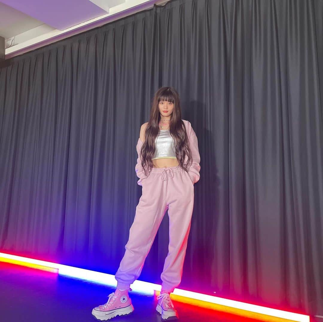 原田都愛さんのインスタグラム写真 - (原田都愛Instagram)「ダンスプラクティス動画見てくれたかなー？ 全身ピンクの衣装でめっちゃ可愛い！！ たくさん見てくれると嬉しいです！ どのダンスプラクティスの衣装が好きか教えてね！」12月15日 20時40分 - girls2_toa_official