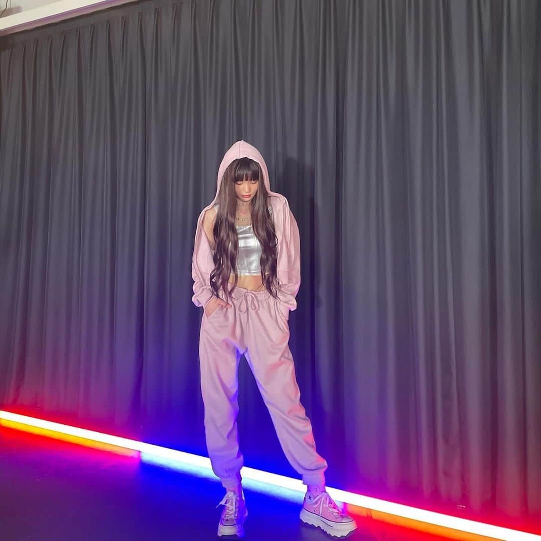 原田都愛さんのインスタグラム写真 - (原田都愛Instagram)「ダンスプラクティス動画見てくれたかなー？ 全身ピンクの衣装でめっちゃ可愛い！！ たくさん見てくれると嬉しいです！ どのダンスプラクティスの衣装が好きか教えてね！」12月15日 20時40分 - girls2_toa_official