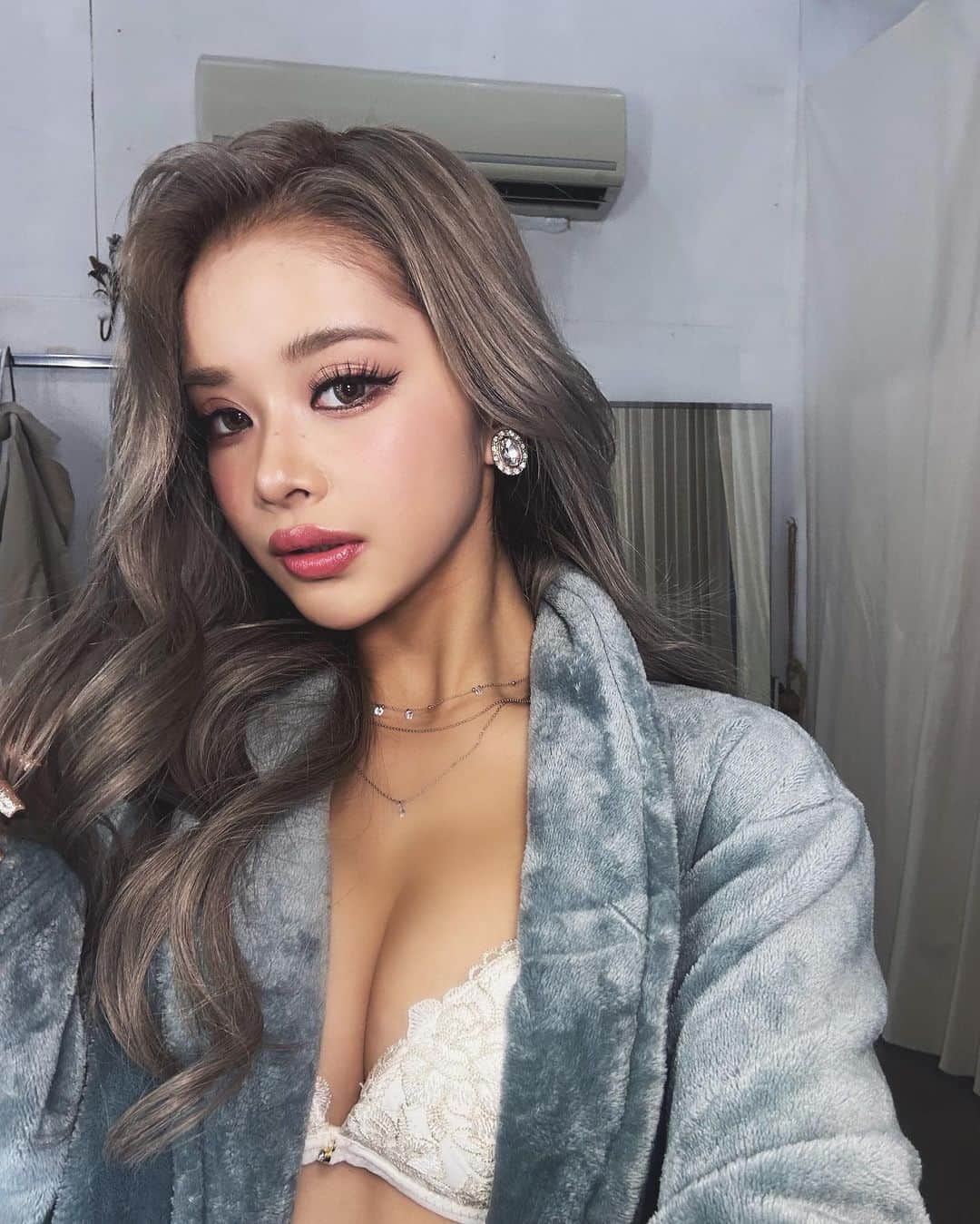 加藤美佳のインスタグラム：「大人っぽ？？ 本日もlingerie撮影でした🌹」