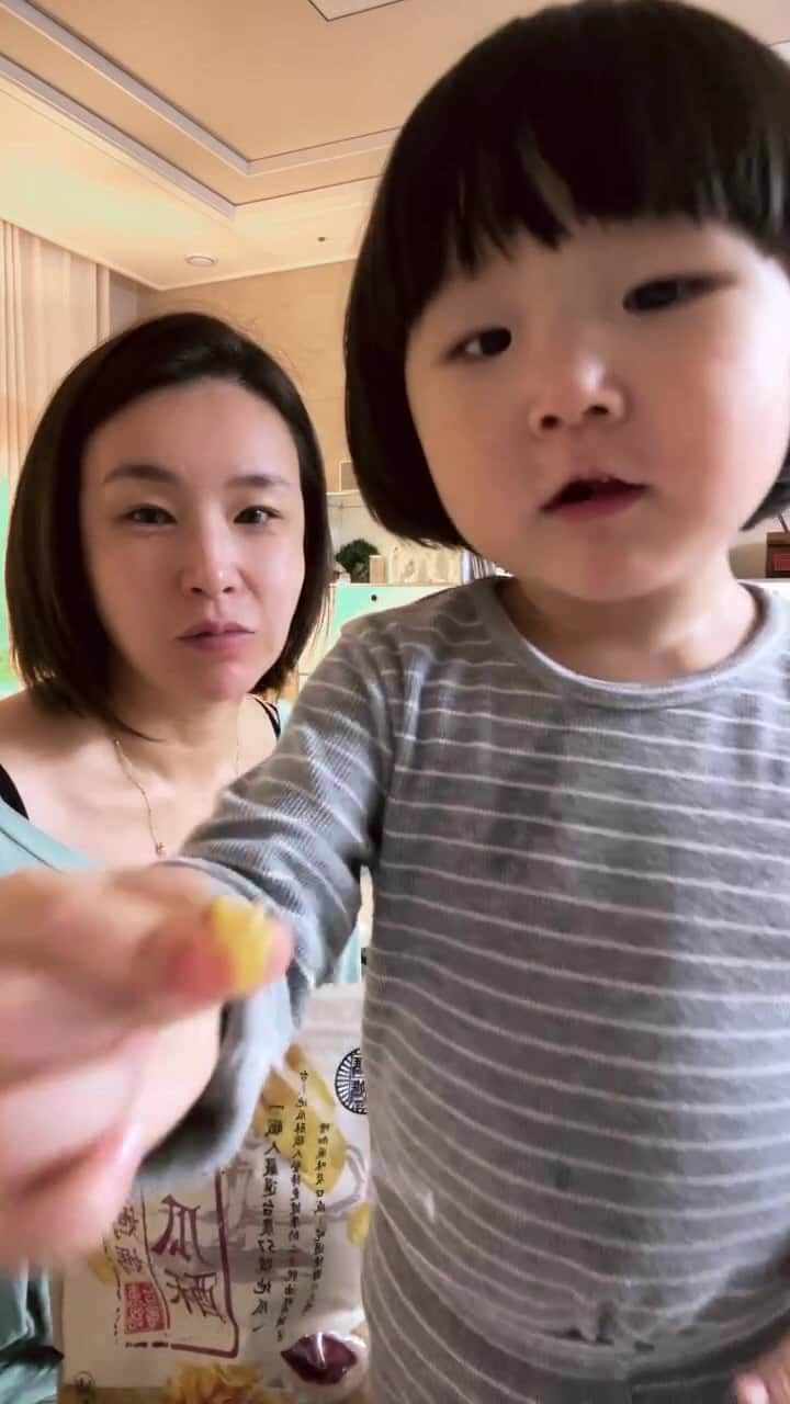 ペ・ユンジョンのインスタグラム：「와놔... 아들육아 보통아이요😮‍💨」