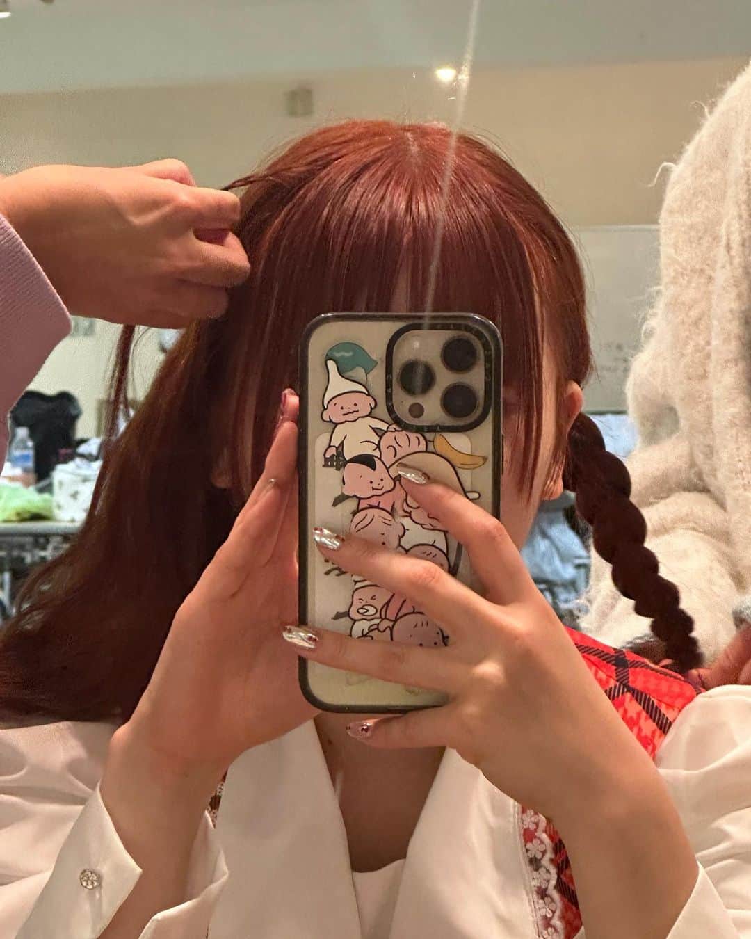 上村亜柚香のインスタグラム：「.  この髪色がいつまで持つか分からんけど 可愛くてるんるんっ この色の髪の毛生えてこないかや」
