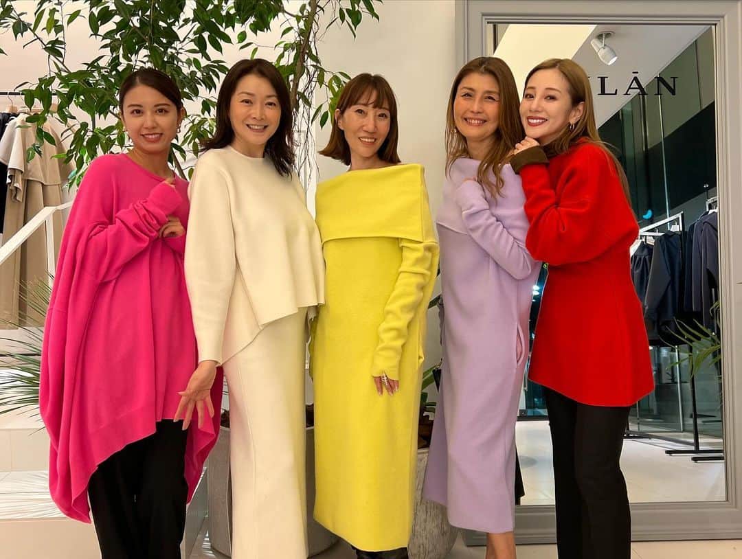 小林 ディスカスさんのインスタグラム写真 - (小林 ディスカスInstagram)「先日は、 「MYLAN」のEXHIBITION へ。 @mylan_official   愛する敬子さんの為に、 僕の愛するMUSEたちとっ！！ 👱🏽‍♂️🩵🩵🩵🌹  美しさとLUXURYな最強の世界観！！  LOVE!! @keikosasaki_mylan  @mylan_official  #tokyo #japan #fashion #beauty #東京ライフ #mylan #love #friends #muse」12月15日 21時01分 - discus_kobayashi