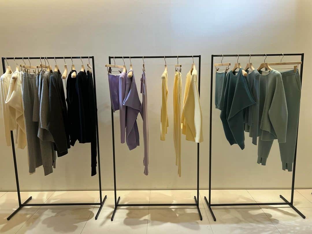 小林 ディスカスさんのインスタグラム写真 - (小林 ディスカスInstagram)「先日は、 「MYLAN」のEXHIBITION へ。 @mylan_official   愛する敬子さんの為に、 僕の愛するMUSEたちとっ！！ 👱🏽‍♂️🩵🩵🩵🌹  美しさとLUXURYな最強の世界観！！  LOVE!! @keikosasaki_mylan  @mylan_official  #tokyo #japan #fashion #beauty #東京ライフ #mylan #love #friends #muse」12月15日 21時01分 - discus_kobayashi