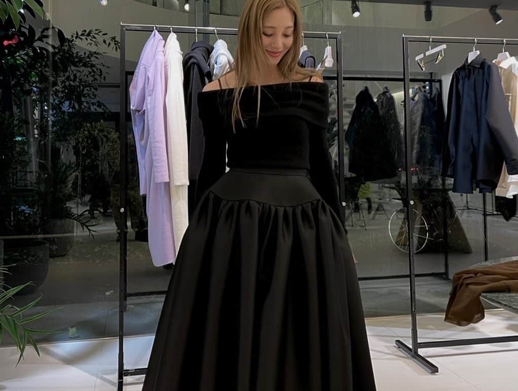 小林 ディスカスさんのインスタグラム写真 - (小林 ディスカスInstagram)「先日は、 「MYLAN」のEXHIBITION へ。 @mylan_official   愛する敬子さんの為に、 僕の愛するMUSEたちとっ！！ 👱🏽‍♂️🩵🩵🩵🌹  美しさとLUXURYな最強の世界観！！  LOVE!! @keikosasaki_mylan  @mylan_official  #tokyo #japan #fashion #beauty #東京ライフ #mylan #love #friends #muse」12月15日 21時01分 - discus_kobayashi