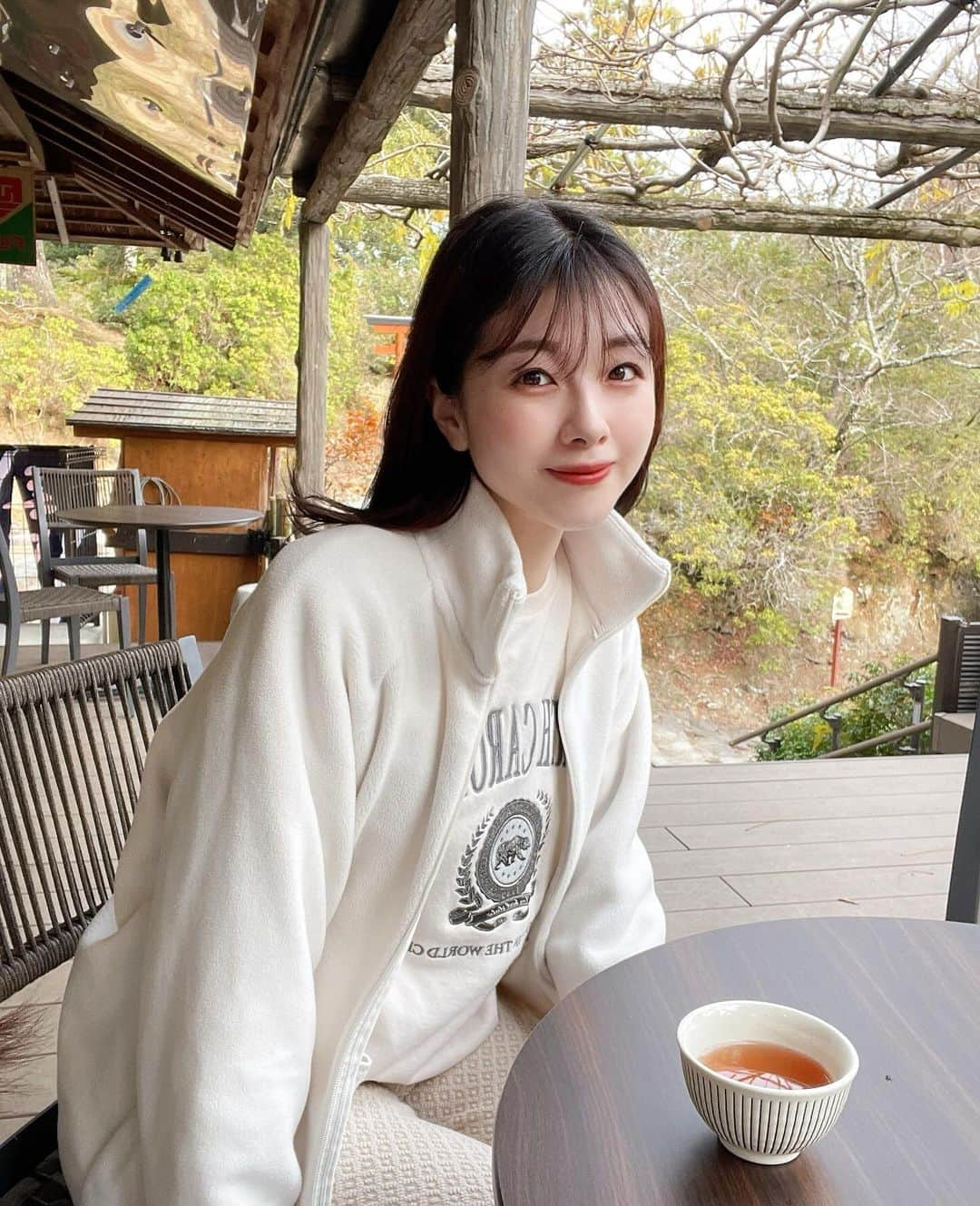 中西香菜のインスタグラム：「韓国からきた姉と奈良へ行きました🦌  のんびり癒されました！  明日は下北沢でイベント☺️👍楽しみだなぁ！  #奈良　#奈良旅行　#鹿　#🦌　#奈良公園  #奈良グルメ  #奈良観光  #日本　#nara」