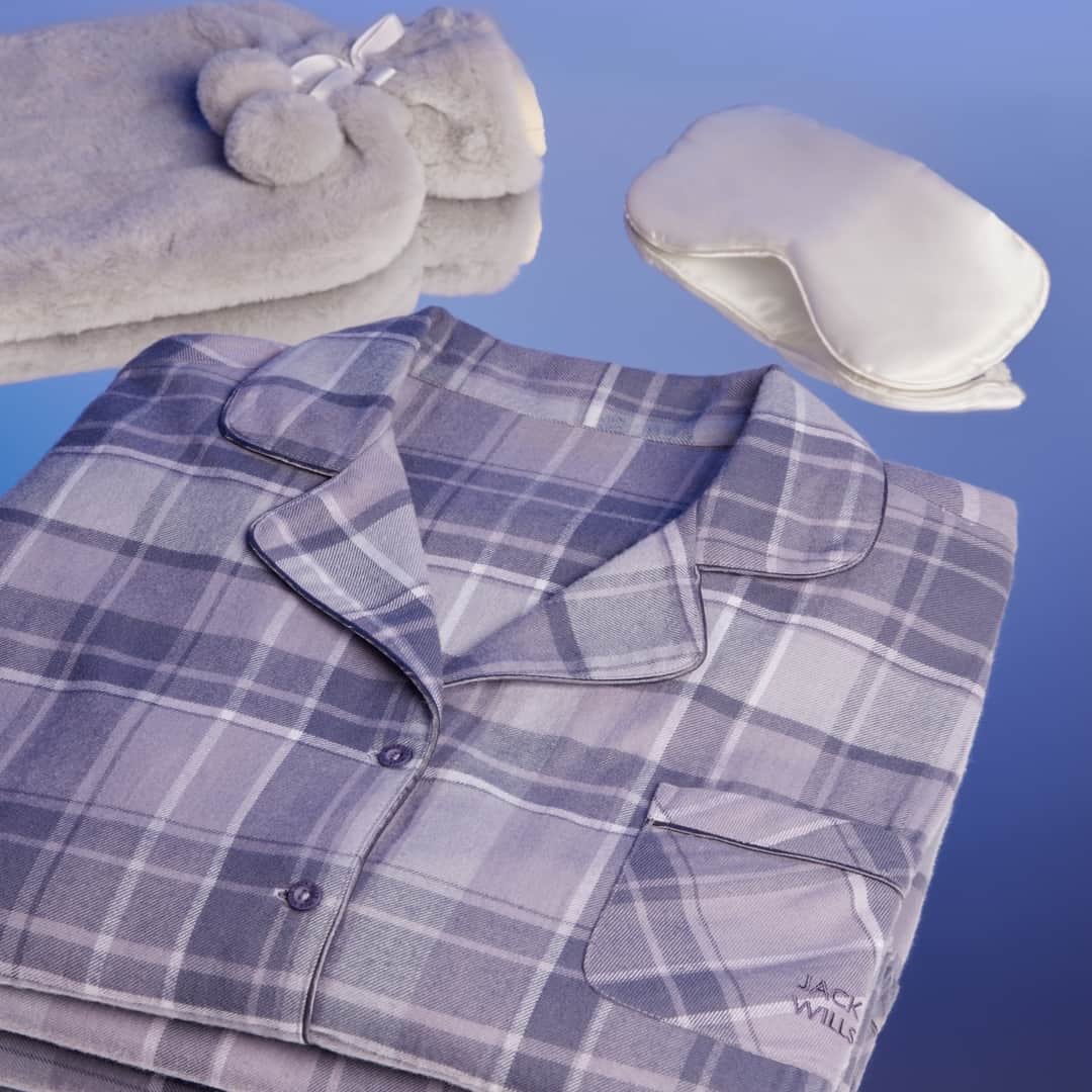 ジャックウィルスのインスタグラム：「Self-care days> 🐻‍❄️💤⠀⠀⠀⠀⠀⠀⠀⠀⠀ ⠀⠀⠀⠀⠀⠀⠀⠀⠀ Jack Wills Flannel Sleep Shirt [425772]⠀⠀⠀⠀⠀⠀⠀⠀⠀ Hot Water Bottle & Eye Mask Set [903416]⠀⠀⠀⠀⠀⠀⠀⠀⠀ ⠀⠀⠀⠀⠀⠀⠀⠀⠀ #jackwills #JackWillsSleep」