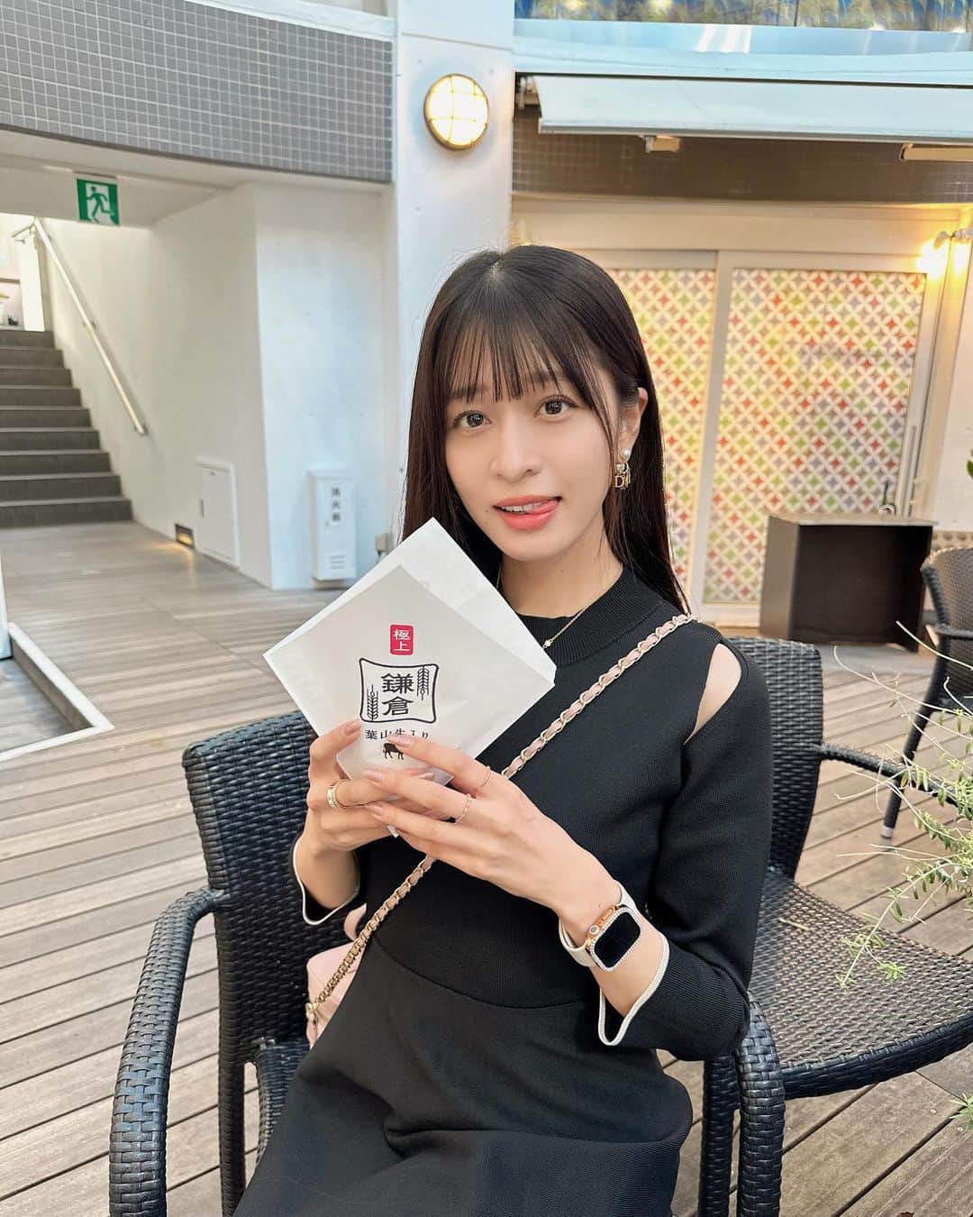 四島早紀さんのインスタグラム写真 - (四島早紀Instagram)「鎌倉で食べ歩きした日‎☁️ˎˊ˗  沢山食べてお腹いっぱいになりました🤤🤤 レモンサワーも飲んだ🥂🤭  食べ歩き楽しかった🚶♡  #instagood #instalike #likeforlikes #likeforfollow #followme #fff #japanese #japanesegirl #黒髪 #黒髪ロング  #photography #コーデ #ootd #jusglitty #dior #秋 #鎌倉 #鎌倉観光 #鎌倉グルメ #鎌倉散歩 #鎌倉食べ歩き」12月15日 21時17分 - saki_shishima