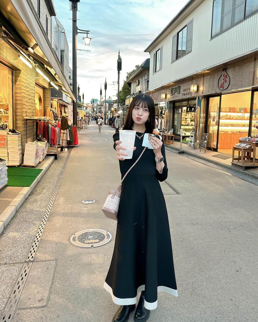 四島早紀さんのインスタグラム写真 - (四島早紀Instagram)「鎌倉で食べ歩きした日‎☁️ˎˊ˗  沢山食べてお腹いっぱいになりました🤤🤤 レモンサワーも飲んだ🥂🤭  食べ歩き楽しかった🚶♡  #instagood #instalike #likeforlikes #likeforfollow #followme #fff #japanese #japanesegirl #黒髪 #黒髪ロング  #photography #コーデ #ootd #jusglitty #dior #秋 #鎌倉 #鎌倉観光 #鎌倉グルメ #鎌倉散歩 #鎌倉食べ歩き」12月15日 21時17分 - saki_shishima