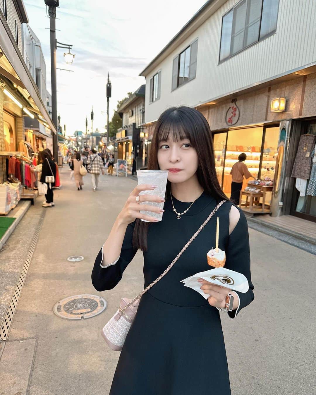 四島早紀さんのインスタグラム写真 - (四島早紀Instagram)「鎌倉で食べ歩きした日‎☁️ˎˊ˗  沢山食べてお腹いっぱいになりました🤤🤤 レモンサワーも飲んだ🥂🤭  食べ歩き楽しかった🚶♡  #instagood #instalike #likeforlikes #likeforfollow #followme #fff #japanese #japanesegirl #黒髪 #黒髪ロング  #photography #コーデ #ootd #jusglitty #dior #秋 #鎌倉 #鎌倉観光 #鎌倉グルメ #鎌倉散歩 #鎌倉食べ歩き」12月15日 21時17分 - saki_shishima