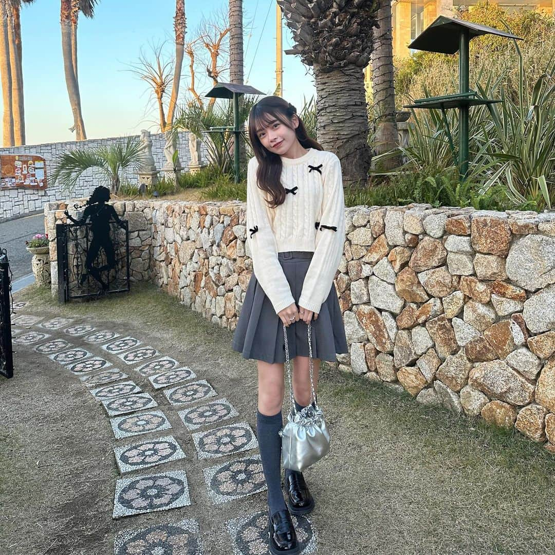 咲奈のインスタグラム：「このまえ旅行行ったときの🎀🩶✨  2日間ちがう系統のお洋服でお出かけしたけど、やっぱりガーリー系が自分の中で1番しっくりくる🥺」