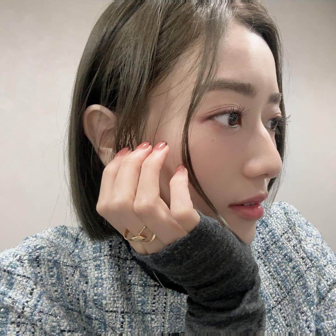 守屋茜さんのインスタグラム写真 - (守屋茜Instagram)「⁡ YouTube2本目はなんと♡ Georgeさんとの初コラボでMake企画です、、、！⟡꙳ 私の方のチャンネルでは、韓国メイクにもお詳しいGeorgeさんにイドゥナ！でお馴染み、スジちゃんになりたい願望を叶えて頂きました🙈🙈💋 Georgeさんのチャンネルでは年間ベスコスメイクです👍🏻  ちなみに私は即買いしました🫠🫠 これは欲しい情報盛り沢山ですよね🫣 気になったら、是非YouTube観て下さると嬉しいです。 2枚目のまつ毛のくりーん具合伝わるかなぁ👀 竹串と技術に感服でした😭✨✨ #akanensstyle  #ジョージのメイクルーム #youtube #守屋茜 #ベストコスメ2023 #韓国メイク #イドゥナ」12月15日 21時25分 - akane.moriya_official