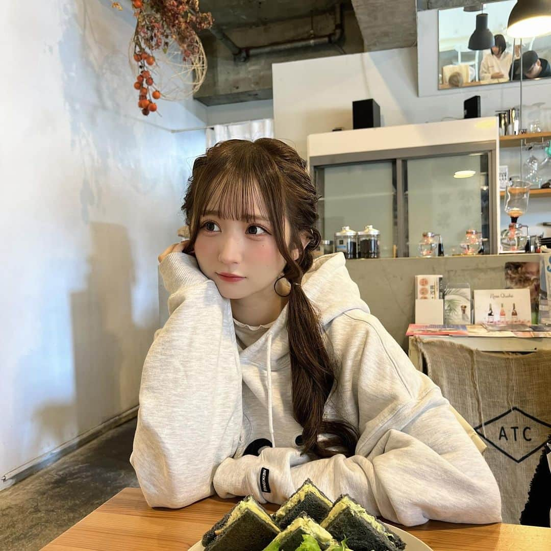 小川奈々子さんのインスタグラム写真 - (小川奈々子Instagram)「⁡ ⁡ 朝カフェ🥪  ⁡#fashion  #패션  #데일리#셀카 #팔로우 #오오티디  #셀카 #카페#fyp ⁡ #福岡カフェ」12月15日 21時39分 - __nchisan__