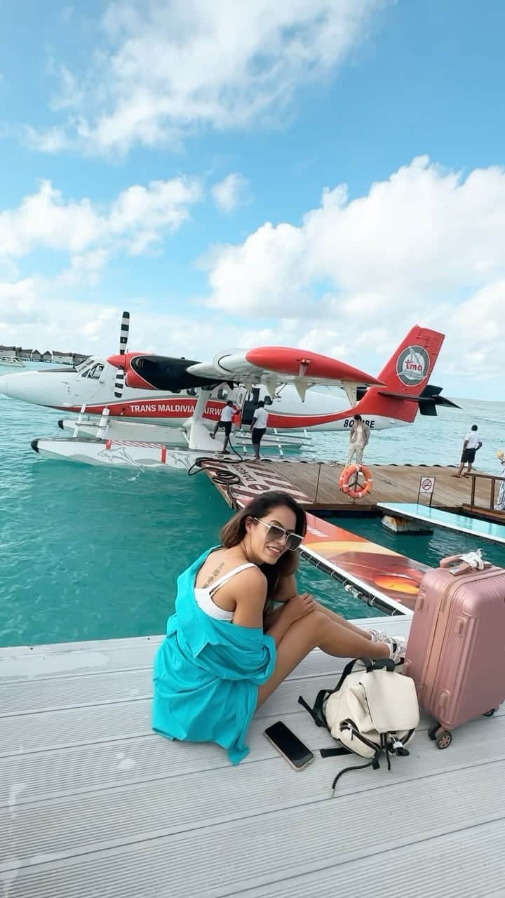 Aakriti Ranaのインスタグラム：「I’m so used to last minute travel plans ✈️ that I’ve mastered the art of quick packing 🧳 but what still was a big trouble was managing travel expenses 💴 and getting foreign currency beforehand😬  But no more because @MakeMyTrip saved my life with their feature to order forex on the app itself which will be delivered at home by an RBI authorised agency 😃 🕰️   Also, while placing the order there is no markup fee and I even got a 2500 cashback!  With MakeMyTrip, Forex has now become so hassle-free! 💸🧳  #ForexOnMakeMyTrip #Travel #ForexAtHome #Travelhacks」
