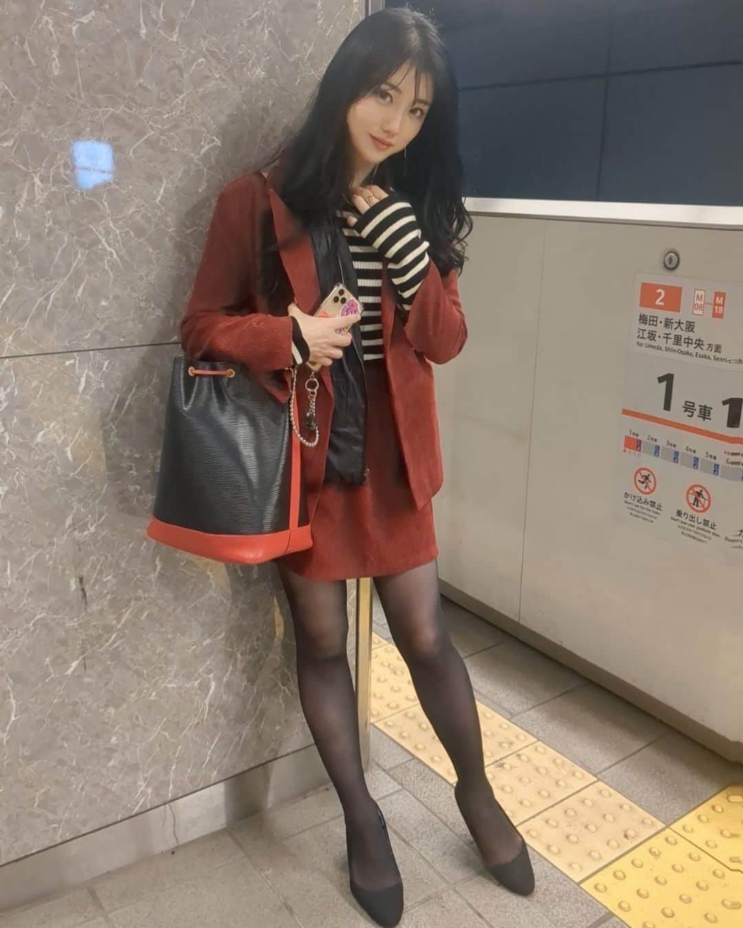 小寺真理さんのインスタグラム写真 - (小寺真理Instagram)「久しぶりにヒール履いた👠 舞台以外では最近ブーツをよく履いてるから、脚がパンパン🥺」12月15日 21時48分 - koteramaricorin