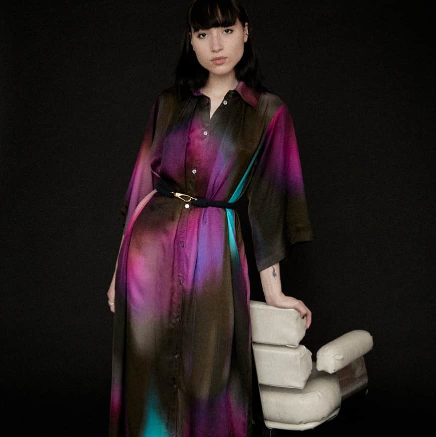 ヴァランティンゴティエのインスタグラム：「La robe AKHEANE dans l imprimé REFLECT inspiré des aurores boréales du grand nord. Collection CABANE」
