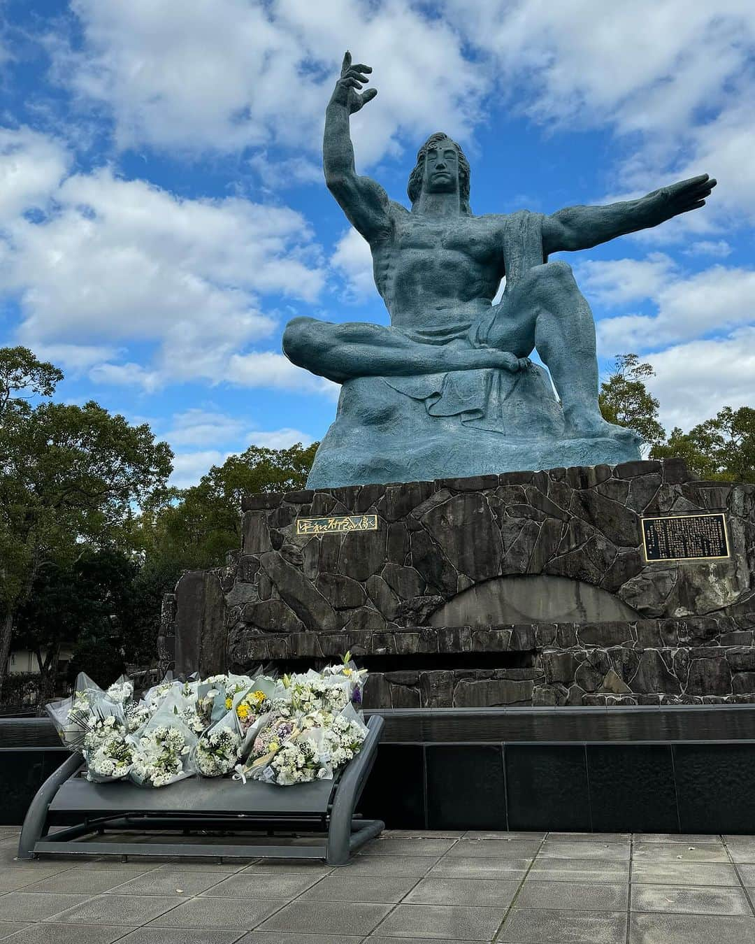 酒井一圭さんのインスタグラム写真 - (酒井一圭Instagram)「平和の種を 歌に込め  純烈魂  響かせて  #長崎 #平和公園 #平和祈念像 #北村西望 #吉田廣一  #純烈 #酒井一圭」12月15日 13時13分 - sakaikazuyoshi