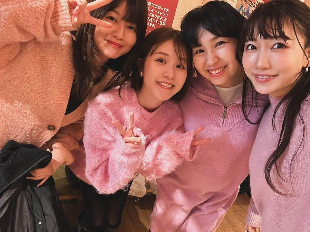 小林礼奈のインスタグラム：「アメブロ女子会のピンクコーデ合わせがやってること女の子っぽすぎて照れた。可愛い、何もかも。」