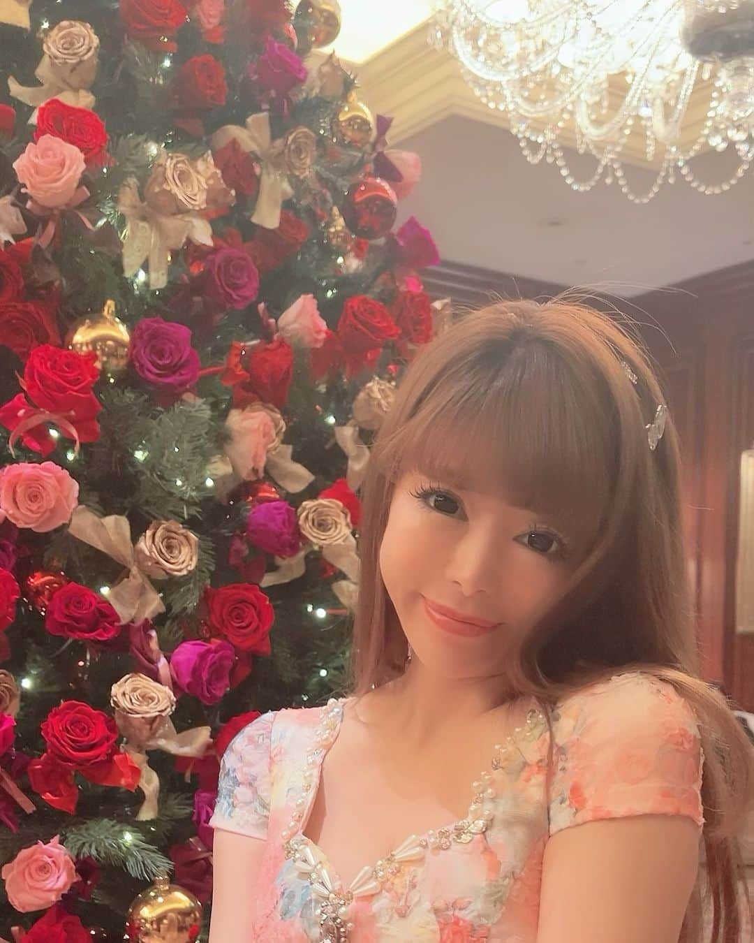 滝沢姫さんのインスタグラム写真 - (滝沢姫Instagram)「愛されないから 嫌われたくないから  無理に合わしたり 尽くすのを頑張るんじゃなくて... ⁡ もっと愛されるために💗 愛を深めるために頑張る✨意識にしようね💕 ⁡ ⁡ 愛されるロマンチックな人生にしよ✨ ⁡ ⁡ ⁡ ⁡ 💗お姫様学校10年目💗 ⁡ ⁡ No.1キャバ嬢　ホステス歴15年 プロポーズ117人された 滝沢姫が愛されて💗 大切にされる💗秘密をお伝えします✨ ⁡ お姫様学校は魅力的な女性になり 愛されて理想的な人生になれる学校です💕 ⁡ 一度体験レッスン受けてみてください⭐️ ⁡ ⁡ ⁡ こんな方にオススメ ⁡ 愛されたいお姫様フォローしてね💗 @hime.takizawa  ⁡ ⁡ ⁡ お姫様学校では 小手先の恋愛テクニックではなく あなたの魅力を磨いていき 愛される存在にしていきます。 ⁡ 滝沢姫はホステス歴15年で 2万人以上接客し 118人からプロポーズされましたので その経験からわかった男性に 求められる女性になる方法をお伝えします。 　 また、私は、ホステス経験だけではなく ⁡ 立ち振る舞いマナー講師認定 和装コンサルタント一級 アドラー心理学一級 ダイエットマネジャーなどの 資格もありますので 内面外面双方からの あなたの魅力アップをサポートいたします💕 ⁡ ⁡ ⁡ #愛される#愛される女性#恋愛心理学  #幸せになる方法#ロマンティック  ⁡ ⁡ ⁡ ⁡ ⁡ ⁡ ⁡ ⁡ ⁡ ⁡ ⁡ ⁡ ⁡」12月15日 13時16分 - hime.takizawa