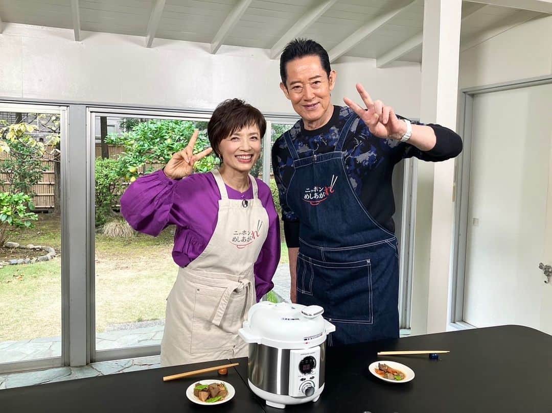 榊原郁恵のインスタグラム：「. 今日のニッポンめしあがれはコンパクト電気圧力鍋ご紹介。  これねー扱いが簡単なんです❣️ 一家に一台必要家電かも、です❣️ ご参考に見て頂けますか？  #テレ朝 #ニッポンめしあがれ #山下真司 #コンパクト電気圧力鍋」