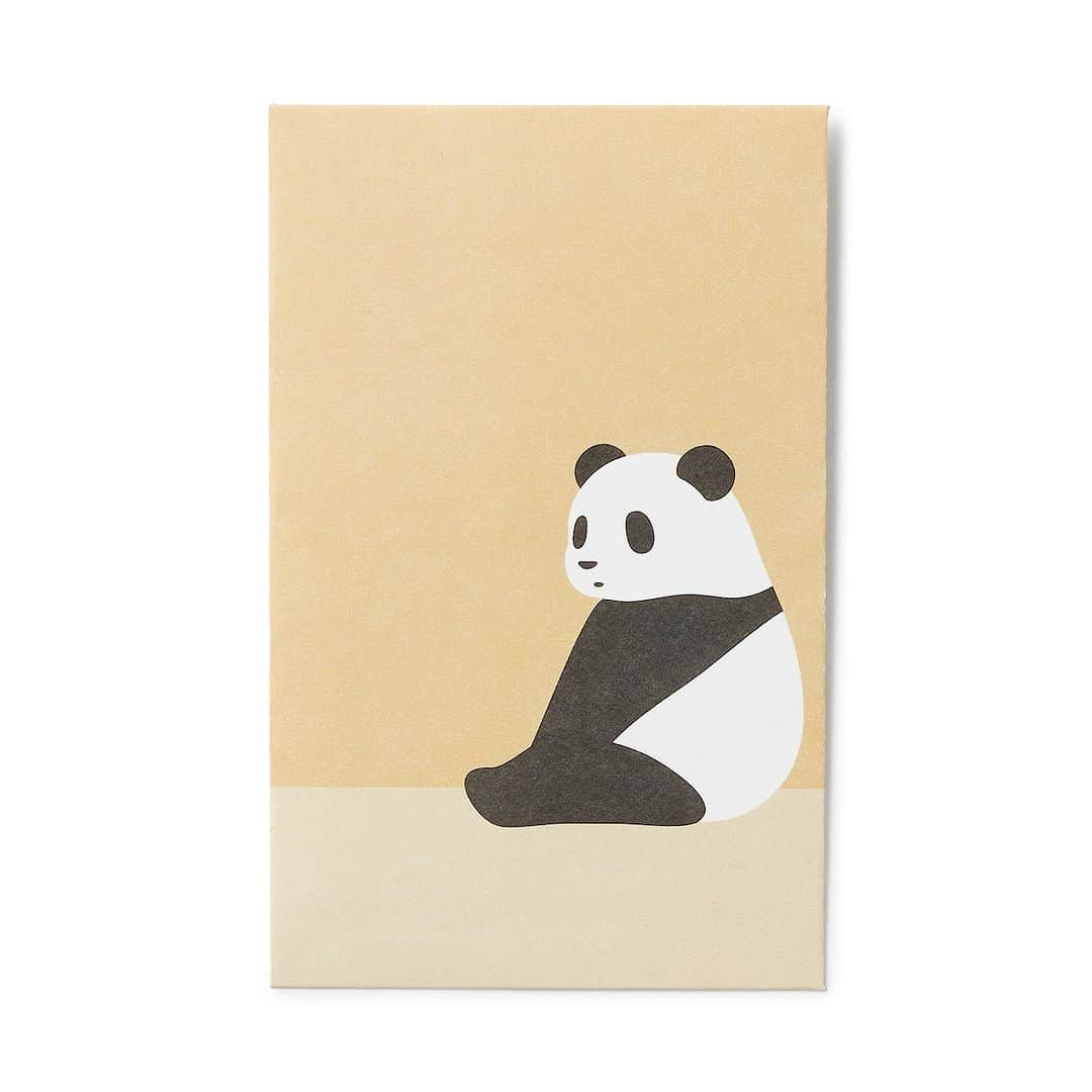 無印良品さんのインスタグラム写真 - (無印良品Instagram)「【今週の一押し新商品】『竹紙ぽち袋 レッサーパンダ』 - 日本の竹林から取れた竹を100％使用した紙でつくった、『ぽち袋』です。  絶滅の危機にある動物たちをモチーフにしました。売上金の一部を、国際自然保護連合日本委員会（IUCN）に寄付しています。  硬貨を入れるのにおすすめな、小さめのサイズと、紙幣を折らずに入れられる、縦長サイズの2種類を揃えました。  ▼商品名 竹紙ぽち袋 レッサーパンダ  ▼価格（消費税込み） 約幅70×高さ110mm 3枚入り　150円 約幅90×高さ190mm 3枚入り　190円  ※価格は2023年12月15日現在のものです - #無印良品 #MUJI #MUJI新商品 #ぽち袋 #お年玉 #お正月 #封筒 #動物柄」12月15日 14時00分 - muji_global