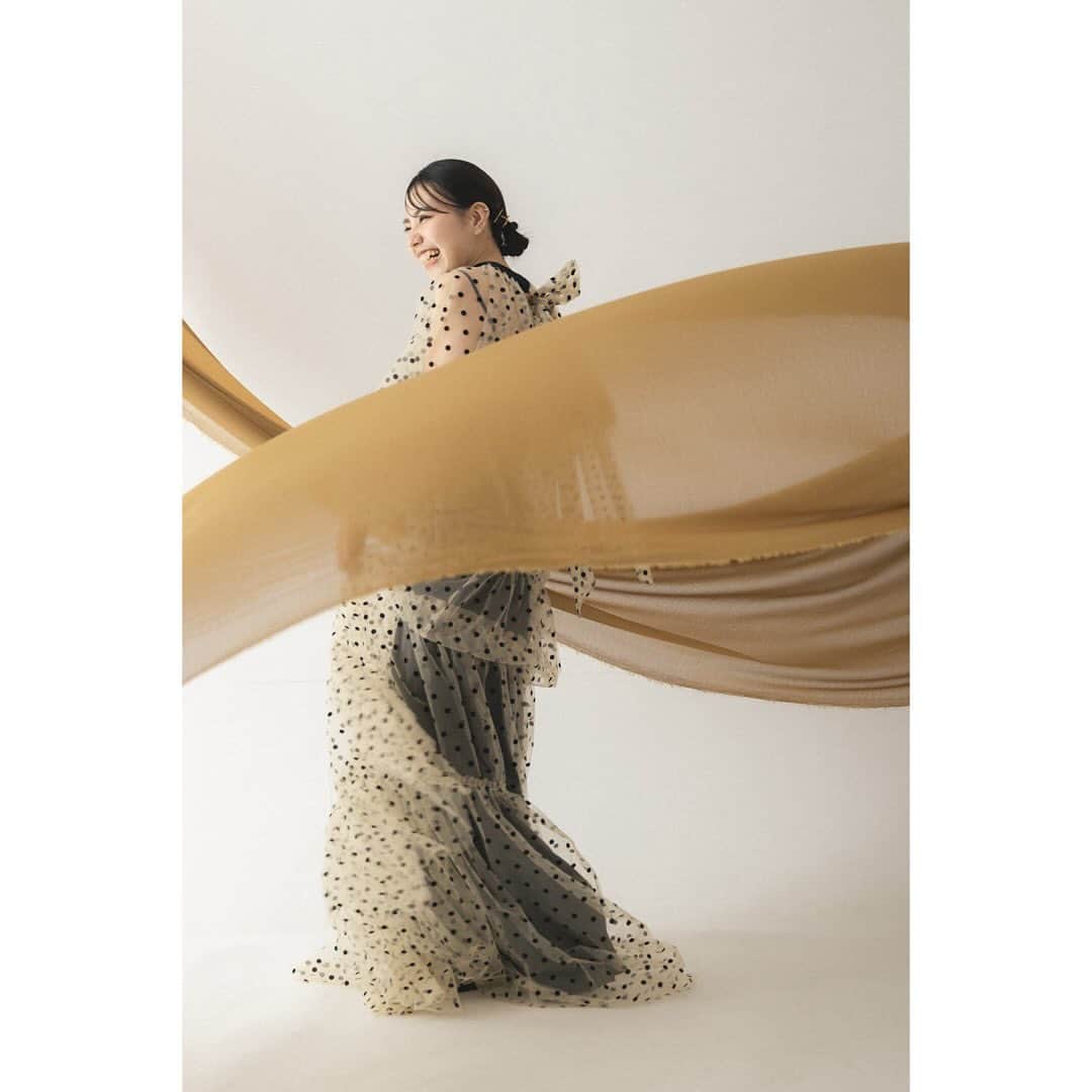 スタジオAQUA 横浜店さんのインスタグラム写真 - (スタジオAQUA 横浜店Instagram)「新作のカラードレスで撮影してみました！  photograph @ikeda.deco.ph  hair &make @e.fukado.deco.hm   スタジオアクア横浜みなとみらい店 @studioaqua_yokohama スタジオアクア横浜駅前店 @studioaqua_yokohama.ekimae   デコルテ @decollte_weddingphoto  #スタジオアクア横浜みなとみらい店 #横浜 #撮る結婚式 #ウエディング #ウエディングフォト #フォトウエディング #デコルテフォト #前撮り #結婚式 #結婚式準備 #ヘアメイク #ヘアアレンジ #洋装 #洋装前撮り #撮る結婚式 #東京カメラ部 #ポートレート #tokyocameraclub  #東京カメラ部  #カメラ好きな人と繋がりたい  #写真好きな人とつながりたい  #写真好きと繋がりたい  #weddingphotography  #cherish_photo_days  #みなとみらい #ロケーション #みなとみらい #スタジオ #カラードレス」12月15日 14時34分 - studioaqua_yokohama