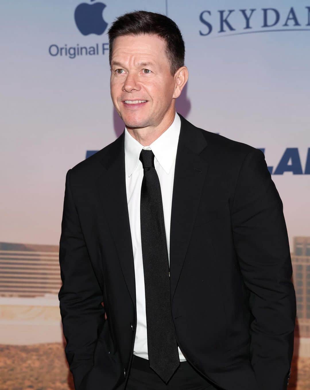 Just Jaredさんのインスタグラム写真 - (Just JaredInstagram)「Mark Wahlberg, Michelle Monaghan, and Maggie Q walked the red carpet in Las Vegas for the premiere of their new Apple TV+ movie “The Family Plan,” which is being released this weekend. More photos on JustJared.com! #MarkWahlberg #MichelleMonaghan #MaggieQ Photos: Getty」12月15日 14時51分 - justjared