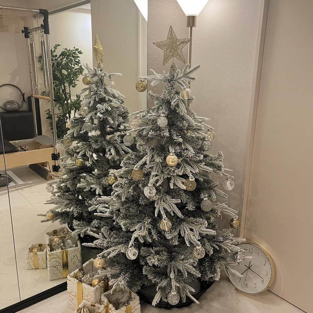 前谷楓さんのインスタグラム写真 - (前谷楓Instagram)「.   𝗽𝗶𝗹𝗮𝘁𝗲𝘀 𝘀𝗮𝗹𝗼𝗻 𝗕𝗜𝗕𝗜 🎄🎁♥️ 　 #ピラティス#ピラティススタジオ#ピラティスインストラクター#ピラティスレッスン #マシンピラティス#マットピラティス#リフォーマーピラティス #パーソナルレッスン#パーソナルトレーニング#姿勢改善#ピラティス女子#大阪ピラティス#本町ピラティス#北浜ピラティス#淀屋橋ピラティス#pilates#pilatesinstructor」12月15日 14時56分 - bibi_pilates