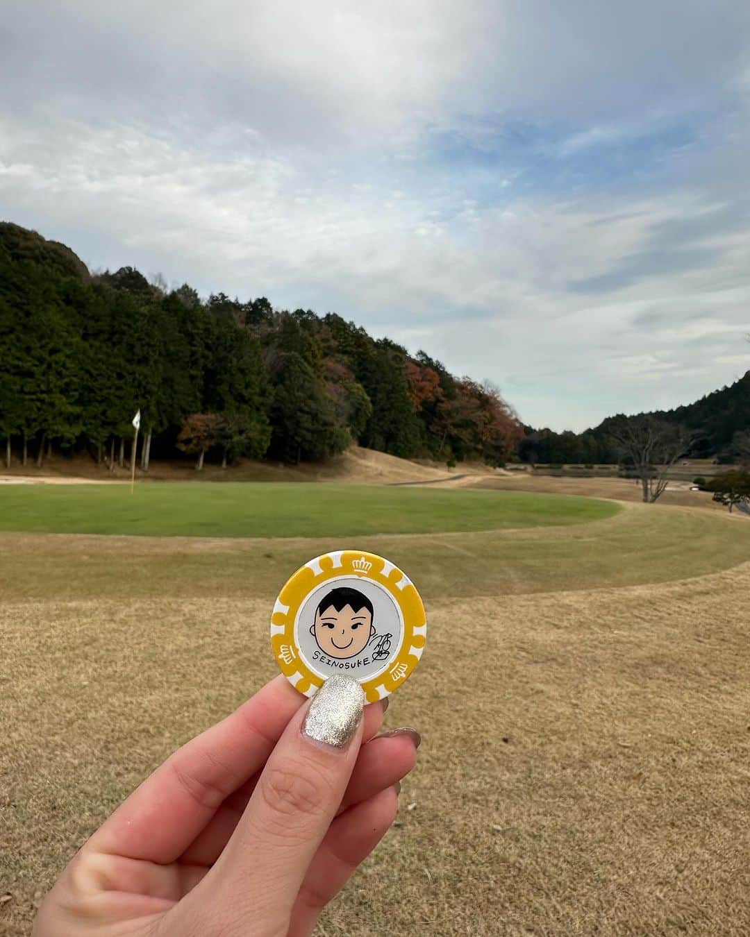 nawachanさんのインスタグラム写真 - (nawachanInstagram)「．  《ドライバーショット⛳️》  12月27日まで @bestgolfinfluencerawards  イベント中⛳️  ⭐️1人1時間に1回投票ok    なんかいでも🙆‍♀️  ⭐️リンクを飛んで投票🗳️するだけ 　　簡単にできます‼︎  ⭐️ストーリーにリンク はってありますので @nawachan.golf_official  すぐとべるように👌ストーリーみてね👀  お手数ですが皆さんのお力をお借りしたいです🙇🙇  ゴルフもストイックに〜 明日雨降らないかな?☔️ ゴルフ続きで毎日フル活動♪  飛距離のびると喜びの舞😊🫶  2枚目はせいのすけくん @seinosuke.sara_golf マーカー♡ いただいたの可愛い🥹😭❤️  ． ティーの飛び方がおもしろくて ティーとりにいったら わたしが消えます🤣🤣 最後まで見てね👀  ．  #ゴルフウェア#ゴルフラウンド#ゴルフ女子#初心者#⛳️#🏌️‍♀️#ゴルフ男子#ゴルフ馬鹿#ゴルファー#ゴルフ場#ゴルフ好きな人と繋がりたい#ゴルフ好き#ゴルフ好きな人と仲良くなりたい#golf#instagram」12月15日 15時05分 - nawachan.golf_official