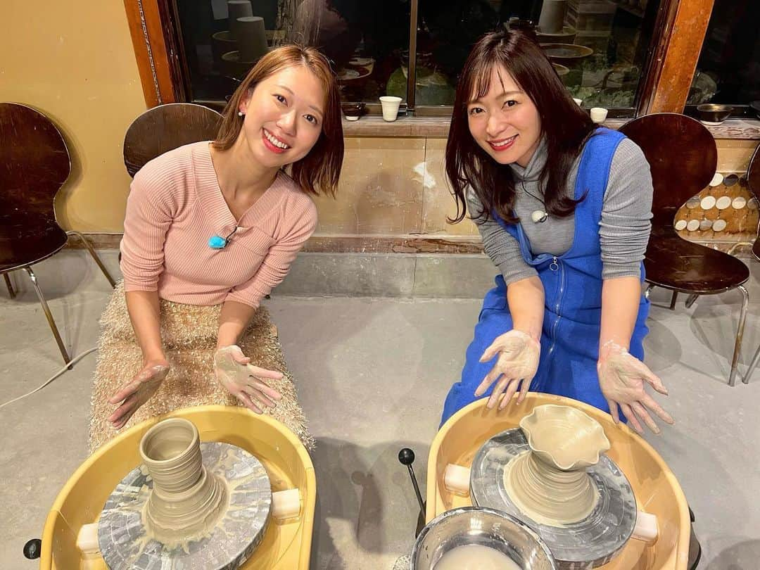 のインスタグラム：「きょうは東海地方を飛び出した企画が満載でした！✨   まずは冬の金沢！ 石川テレビの尾﨑アナが“地元ならではの視点”を盛り込みながら 金沢を案内してくれました🎵 グルメはもちろん、体験をしたり思いっきり遊んだり、 とっても楽しい旅でした✨ 年末年始にぴったりですよ～！   そしてこちらも冬のユニバーサルスタジオジャパン！ 松井玲奈さんが大満喫♪パーク全体がクリスマス仕様に… “カワイイ”が散りばめられていました…💕   この週末、グッと冷え込みます⛄️ 体調管理にお気を付けくださいね。 今年も残すところあと半月！元気で駆け抜けましょう  鈴木アナは初めてのフルマラソン挑戦🏃✨ がんばれ～～～～～～‼️‼️     #東海テレビスイッチ #いっしょにアップデート #冬 #金沢 #大阪 #ユニバーサルスタジオジャパン #フルマラソン #松井玲奈 さん #石川テレビ #尾﨑侑美 アナ #松本伊代 #さん #高井一 #吉田ジョージ #速水里彩 #鈴木翔太」