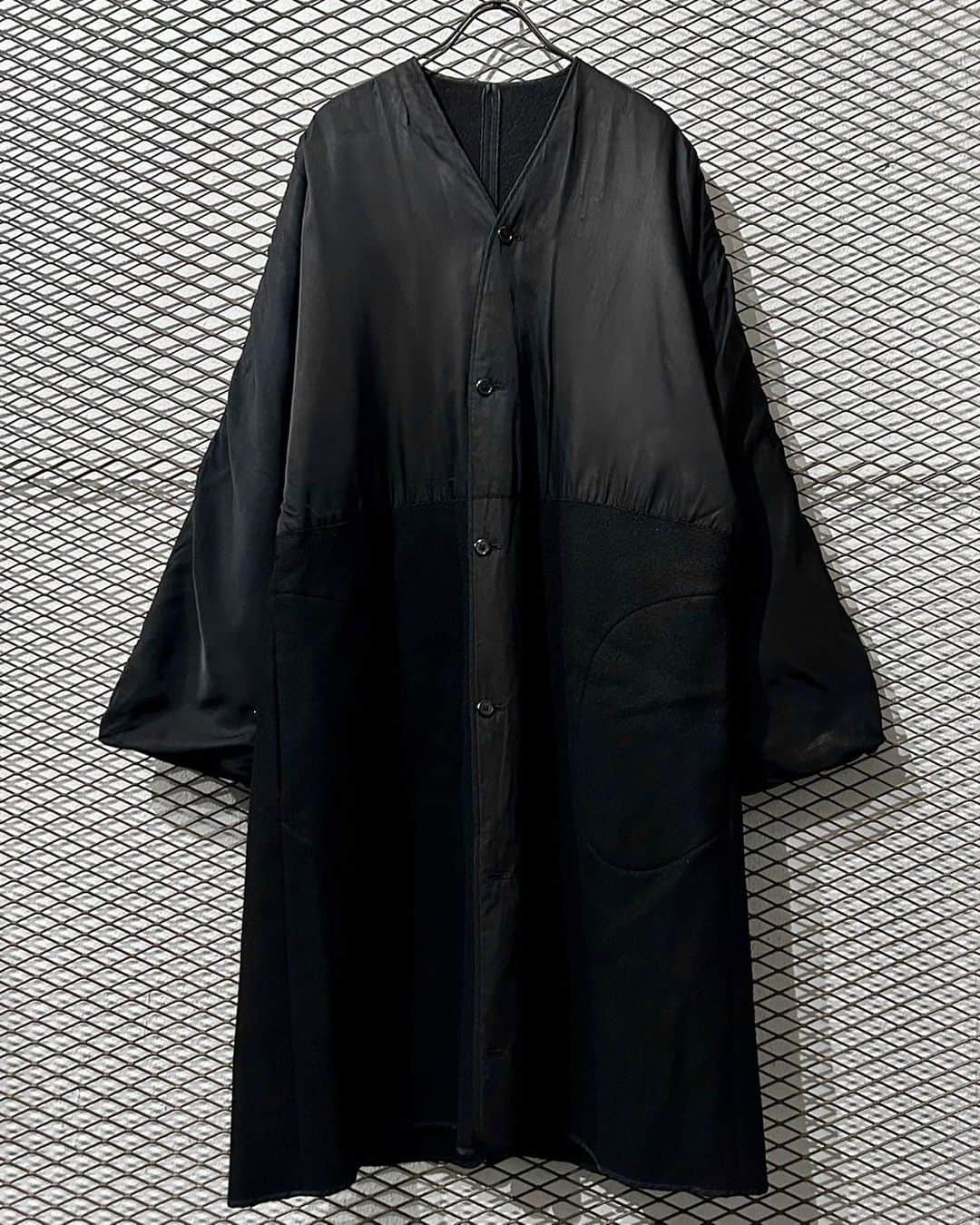 dudeのインスタグラム：「【 NEW ARRIVAL 】 ・ LAD MUSICIAN - Switching Liner Coat ・ ・ ・ こちらの商品はdudeアカウントプロフィールのURL「dude online」より通販可能な商品となっております ・ @dude_harajuku @dude_harajuku_daily」